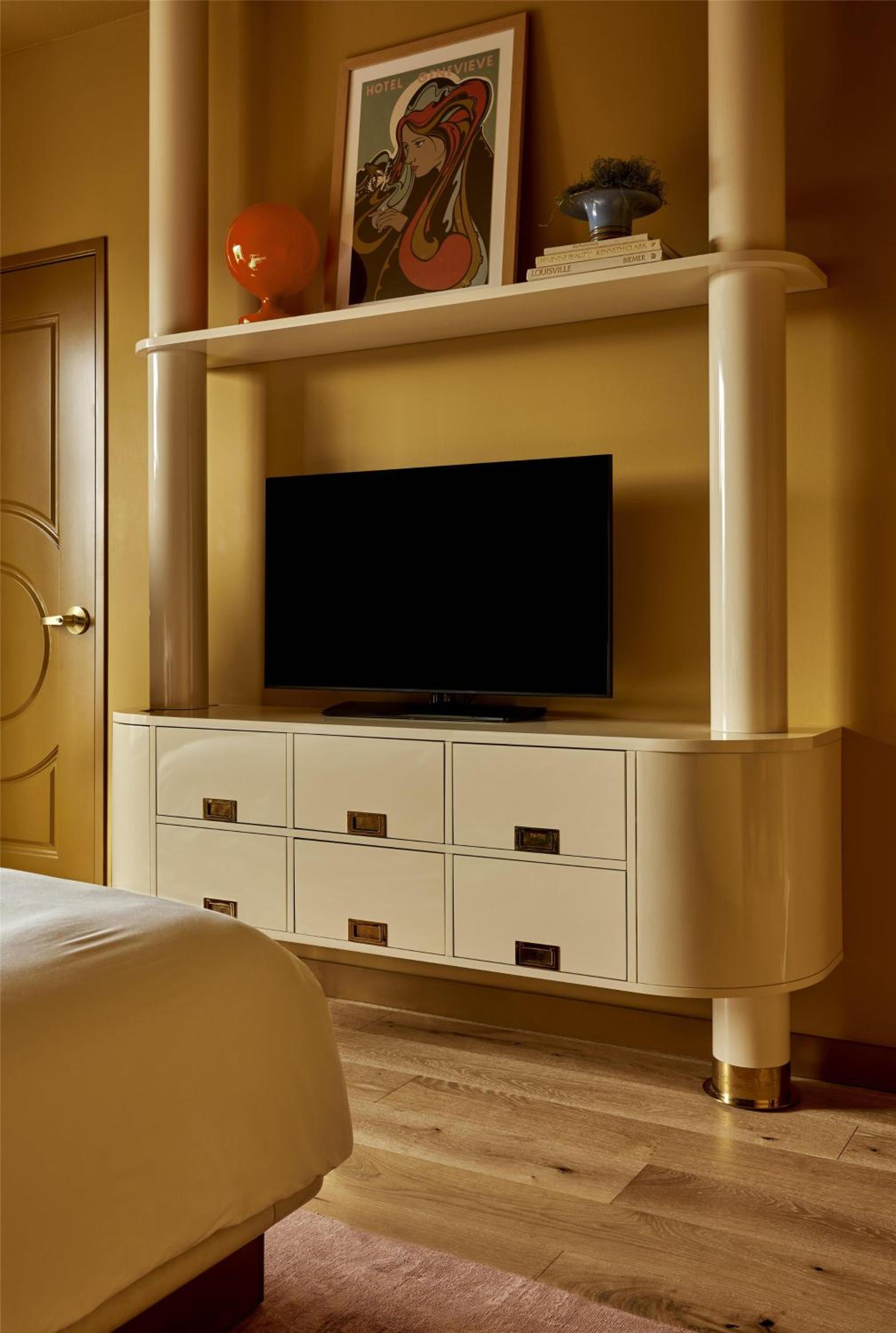 Genevieve Suite - Photo 1