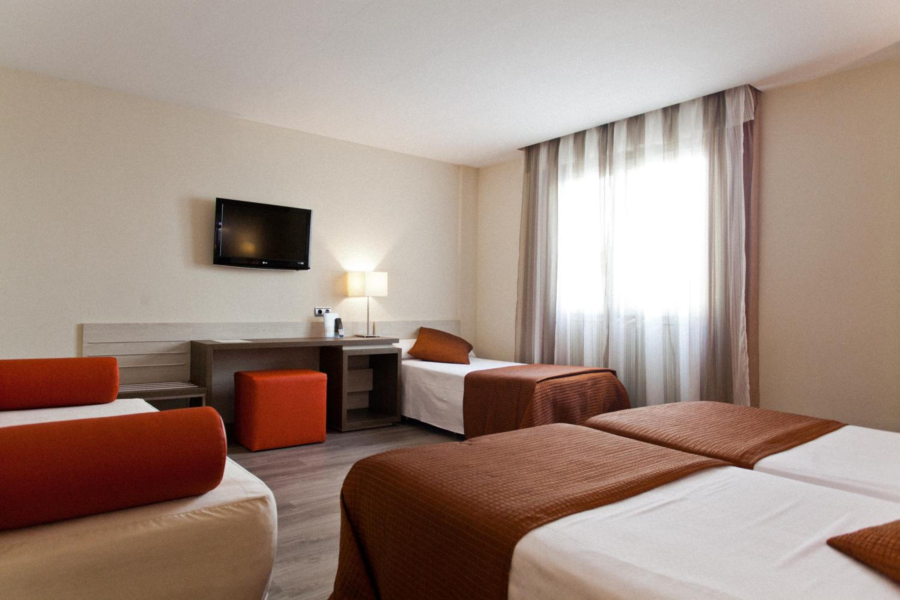 Triple Room (3 Adults) - Photo 9