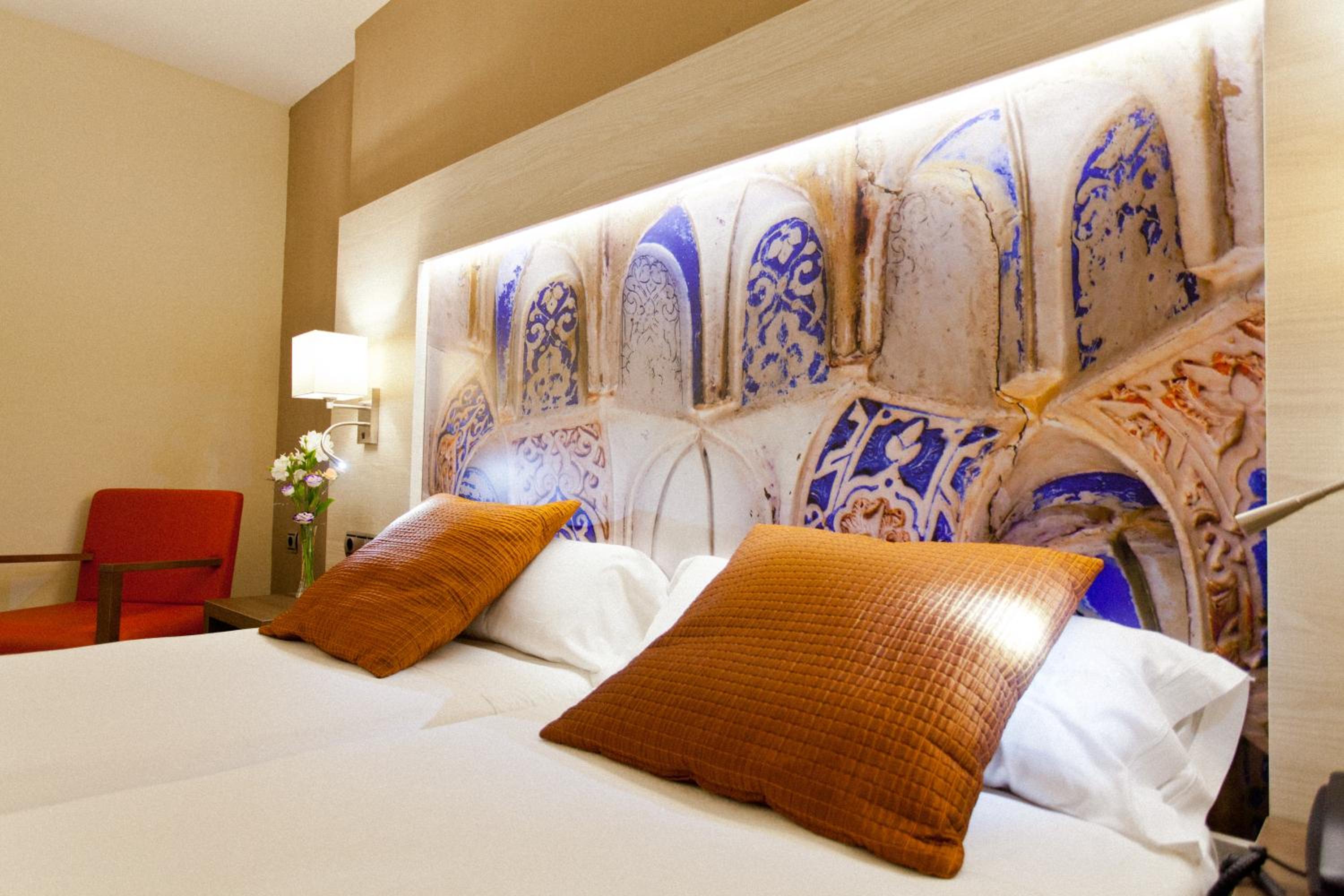 Double or Twin Room - Photo 12