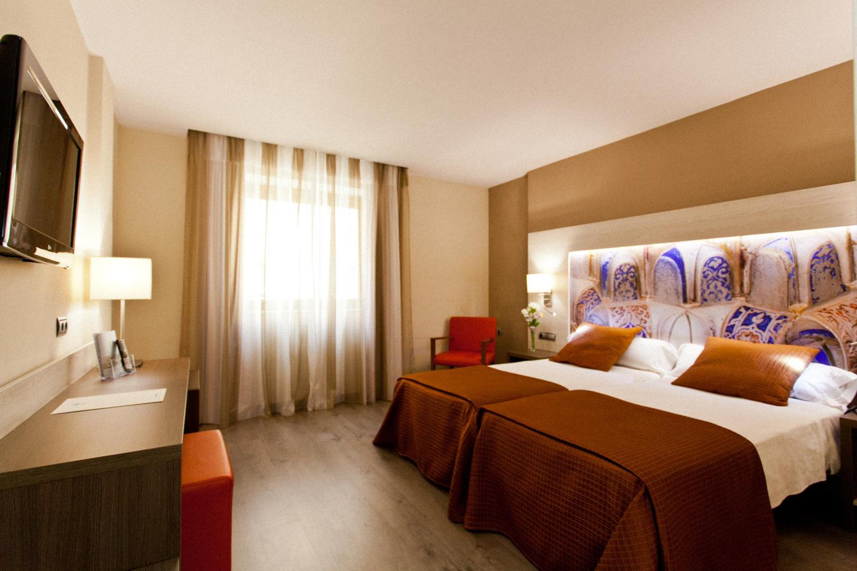 Double or Twin Room - Photo 13