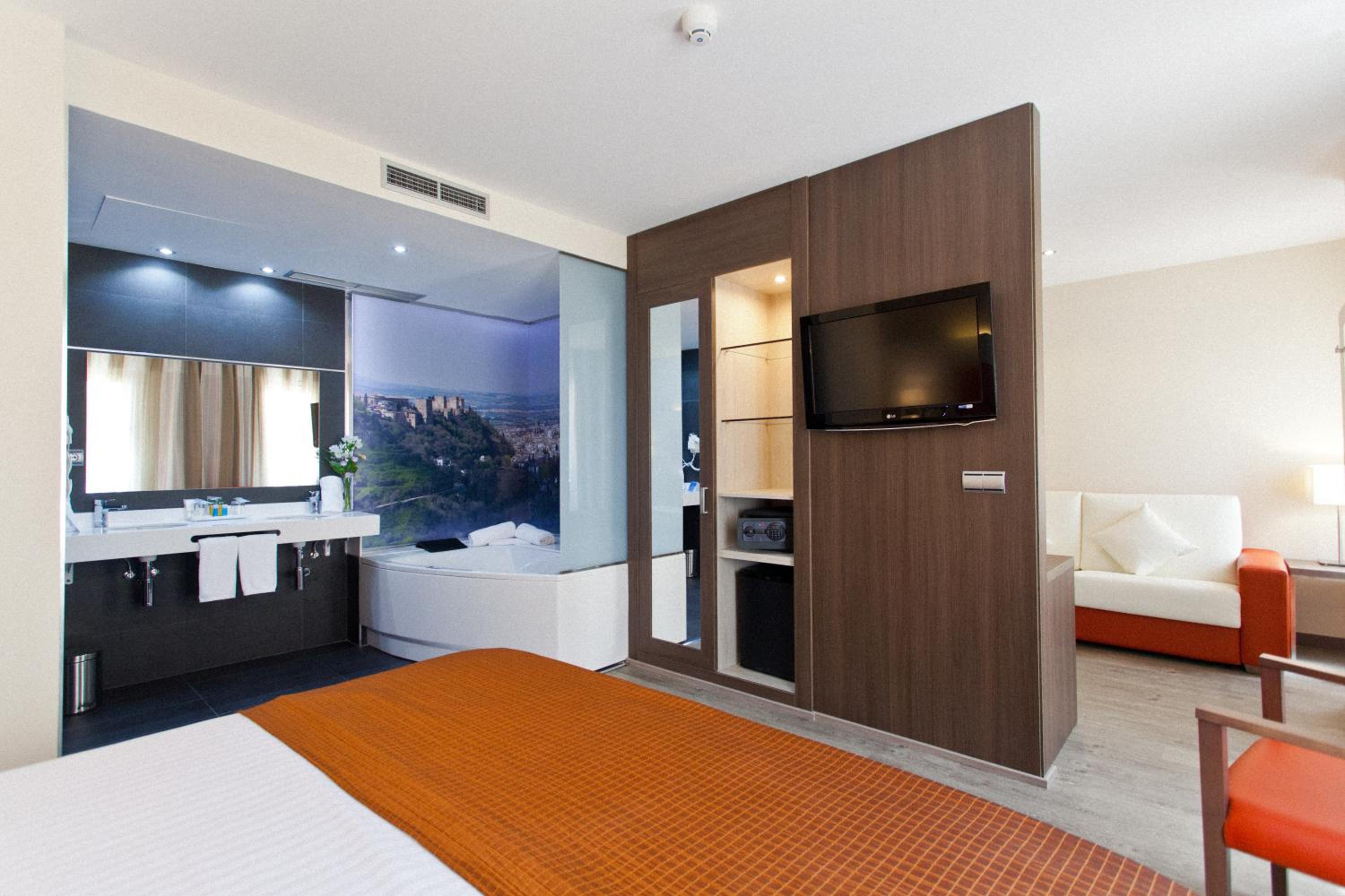 Queen Room with Spa Bath photo 3