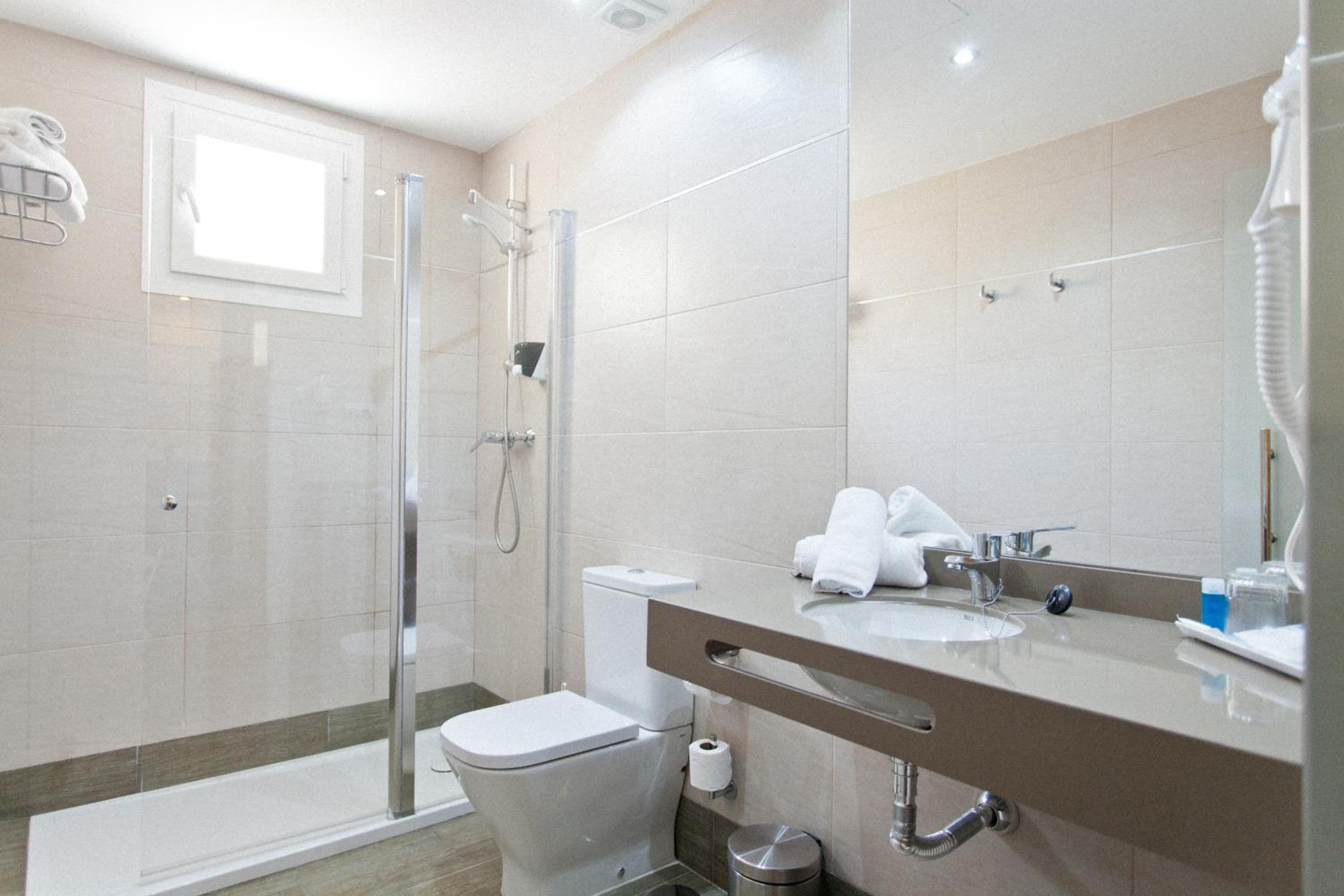 Triple Room (3 Adults) - Photo 3
