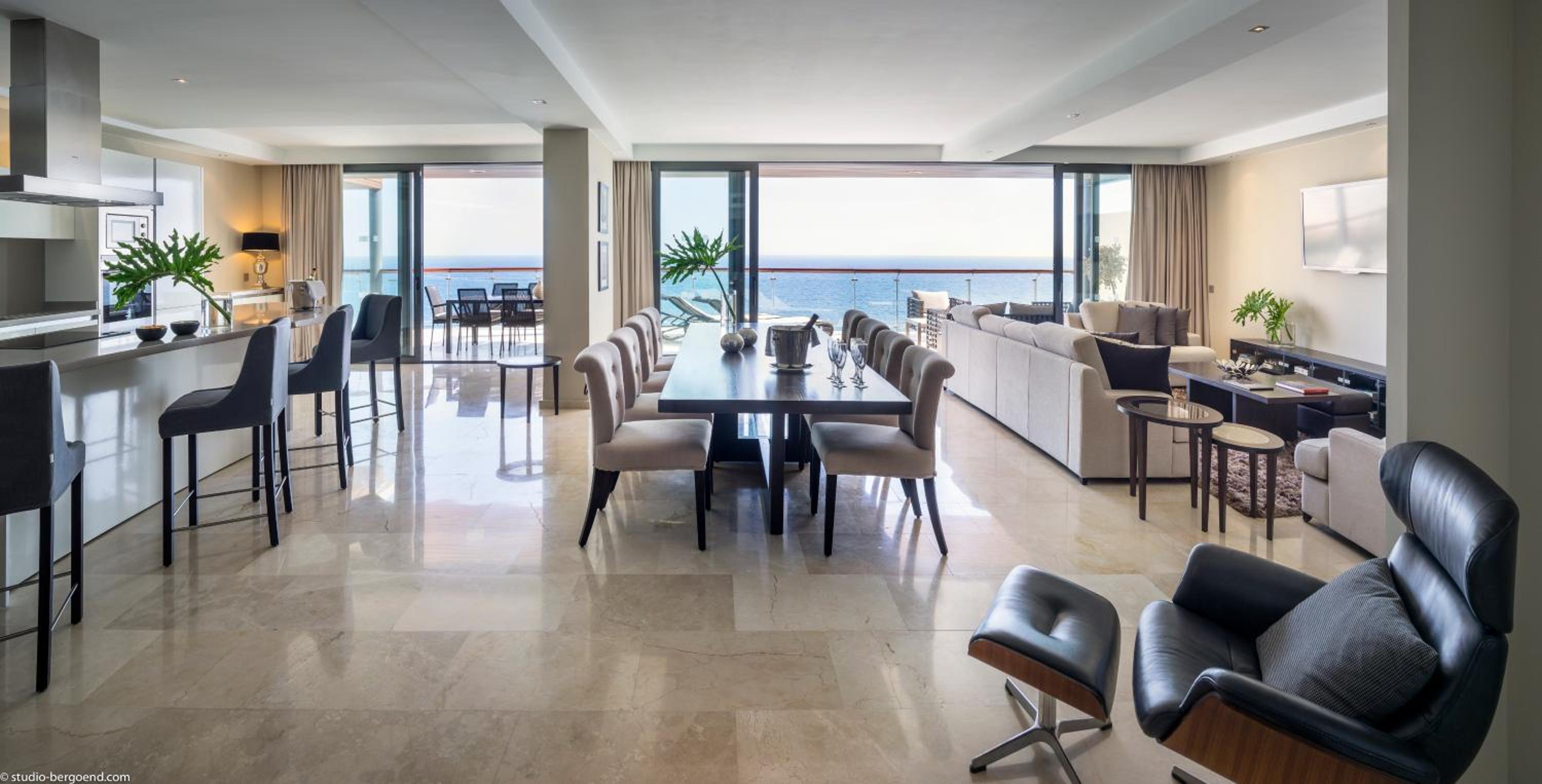Suite- 2 Bedroom & Panoramic View thumbnail 5