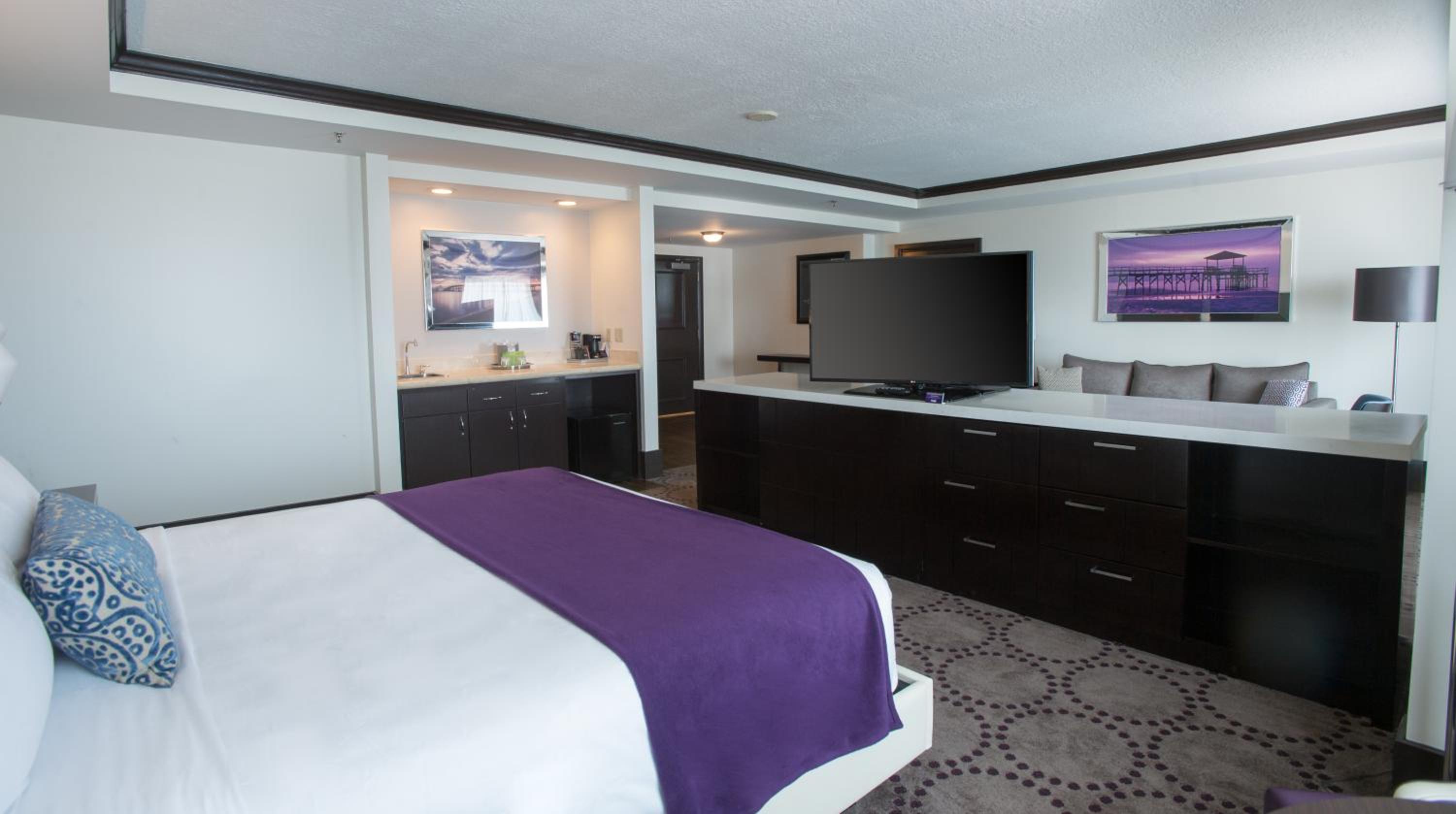 King Parlor Suite - Non- Smoking photo 3