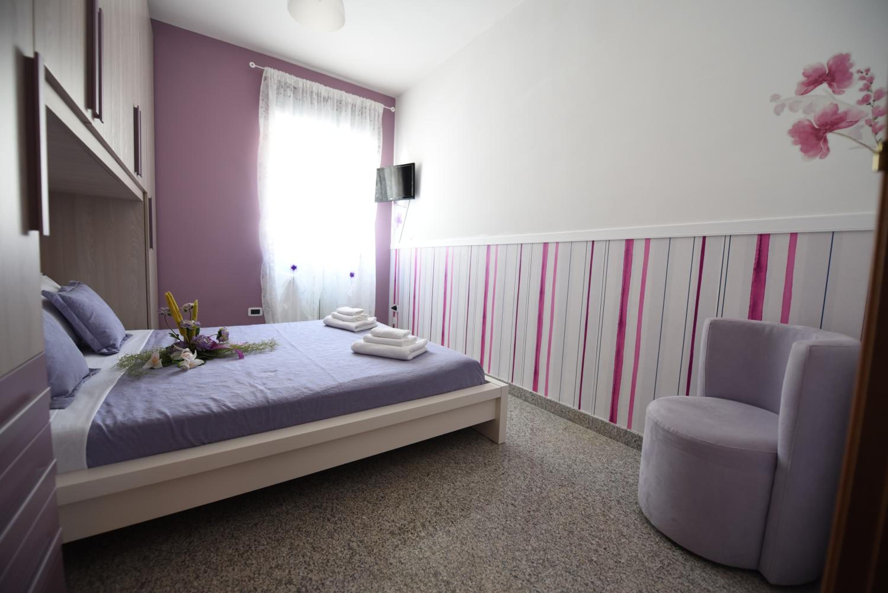 Two-Bedroom Apartment - Photo 5