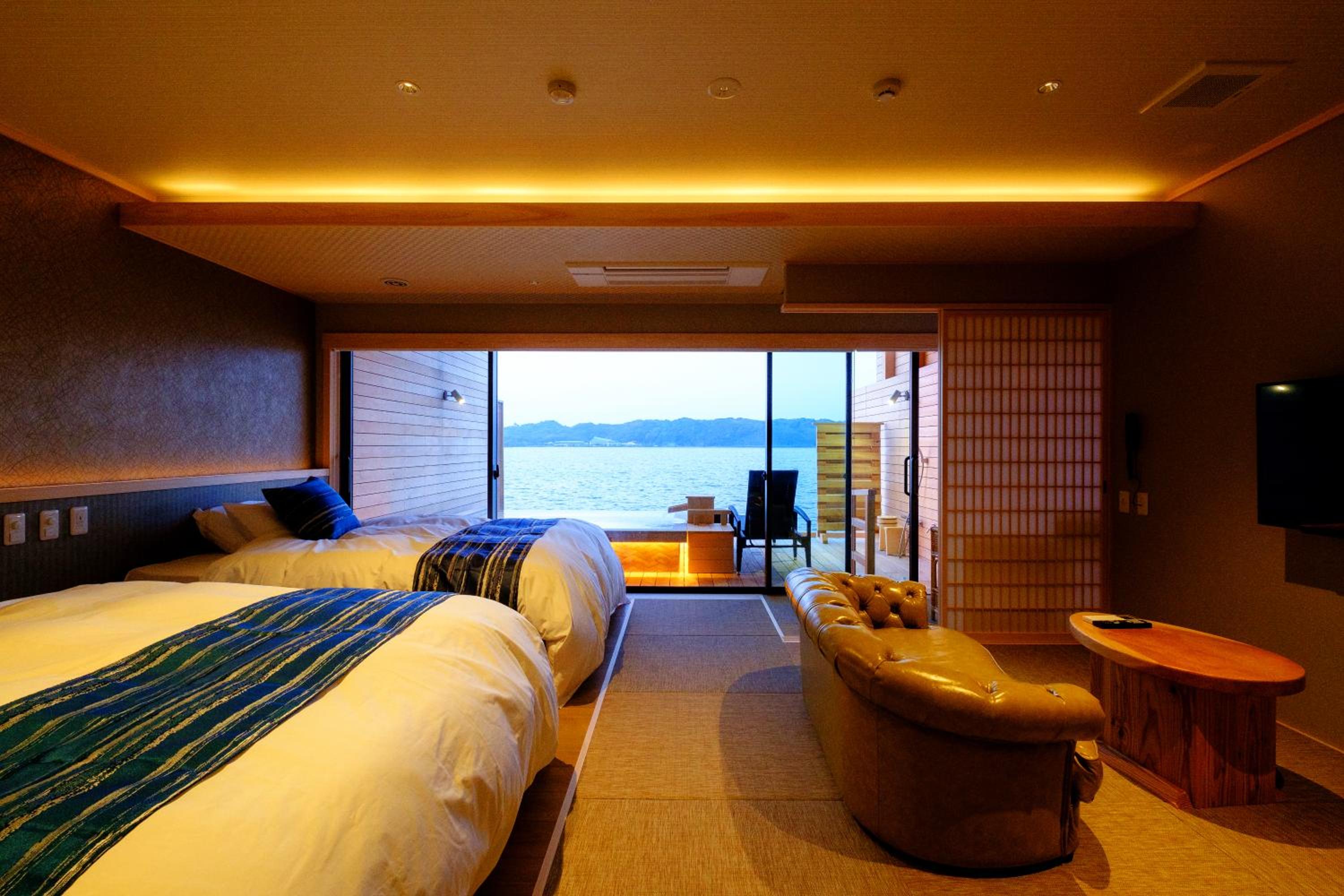 Twin Room with Lake View photo 3