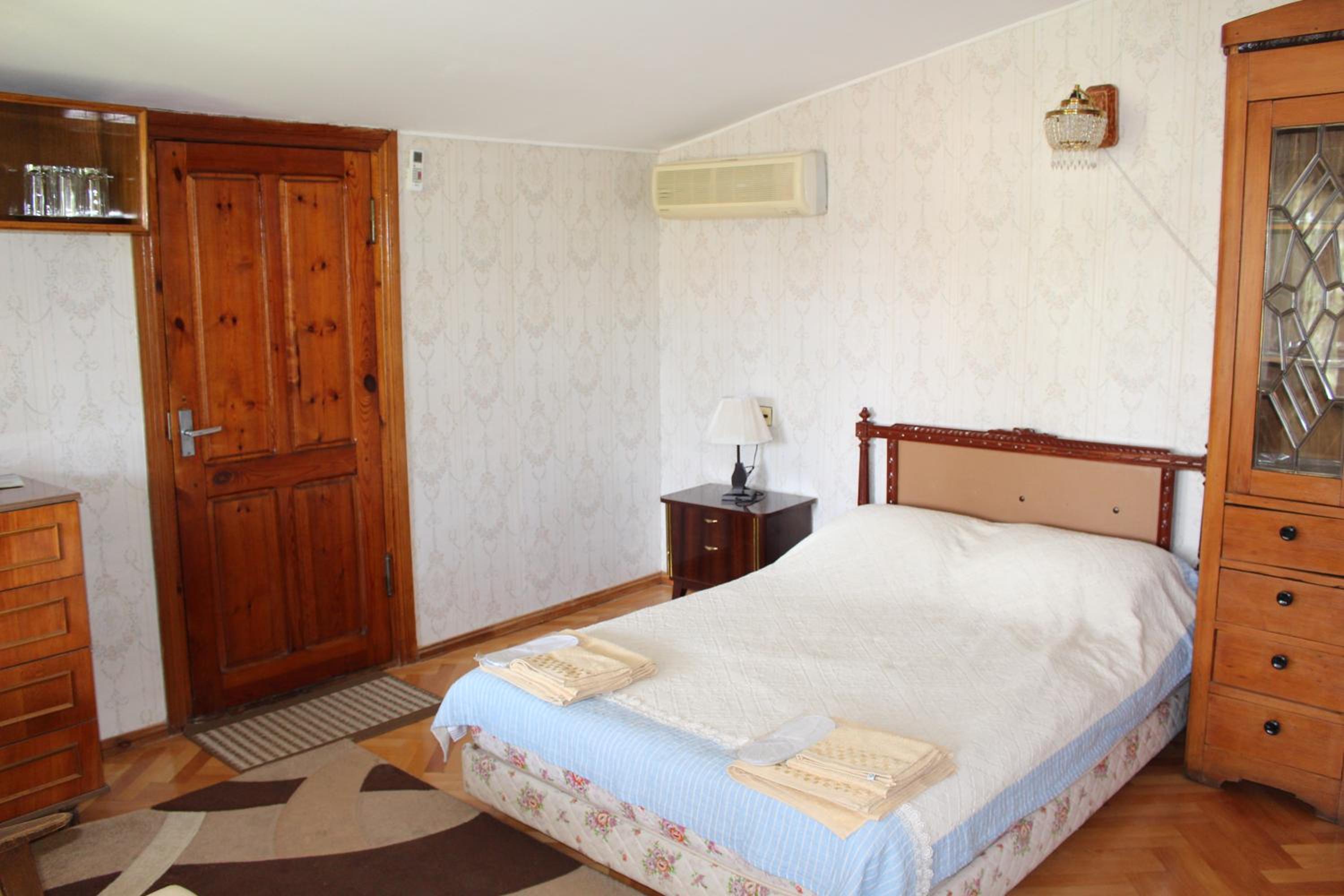 Deluxe Double Room (2 Adults + 1 Child) photo 1