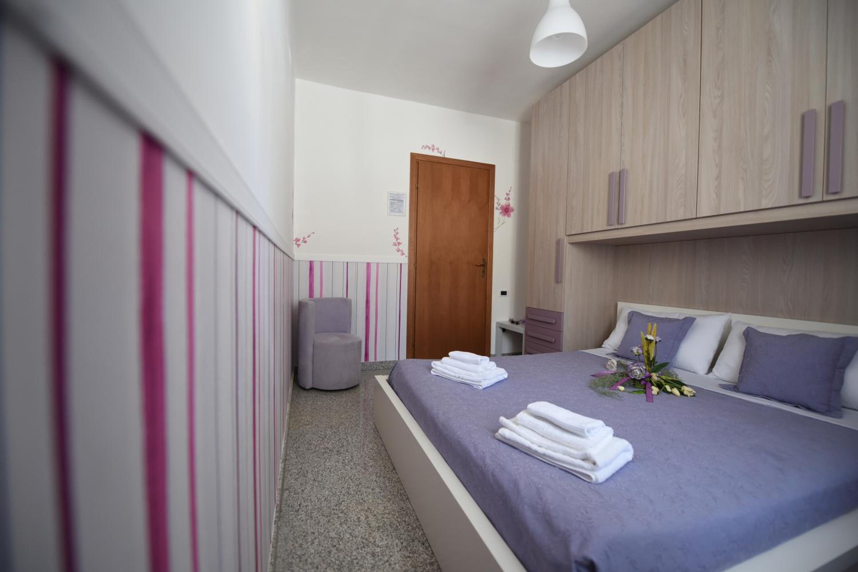 Two-Bedroom Apartment - Photo 2