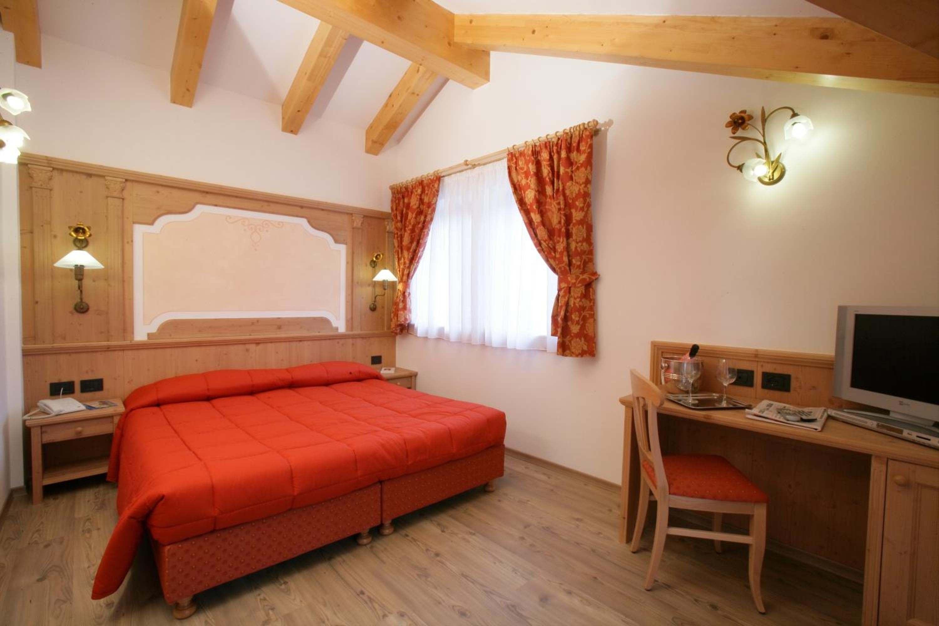 Double or Twin Room - Photo 2