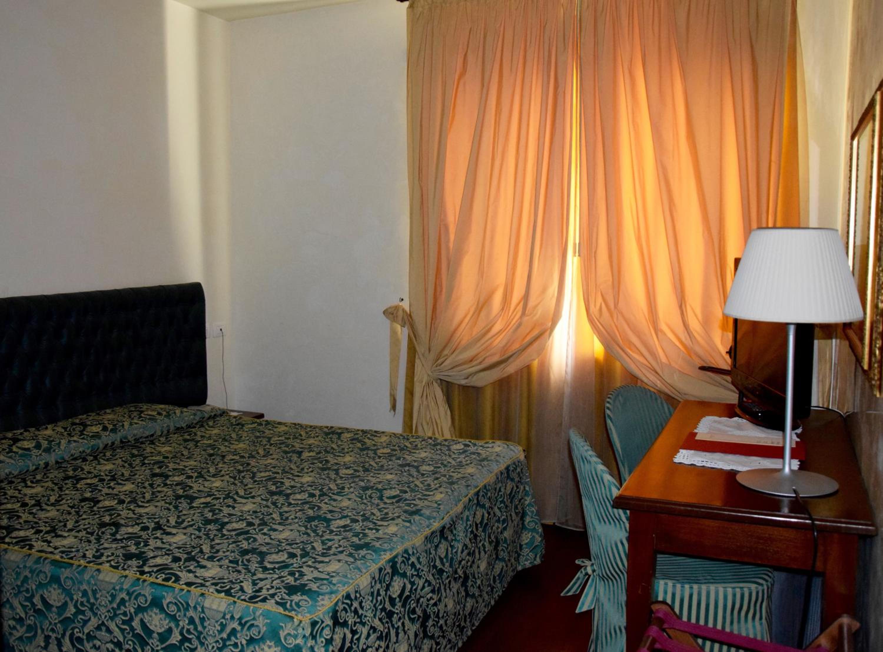 Economy Double Room photo 1