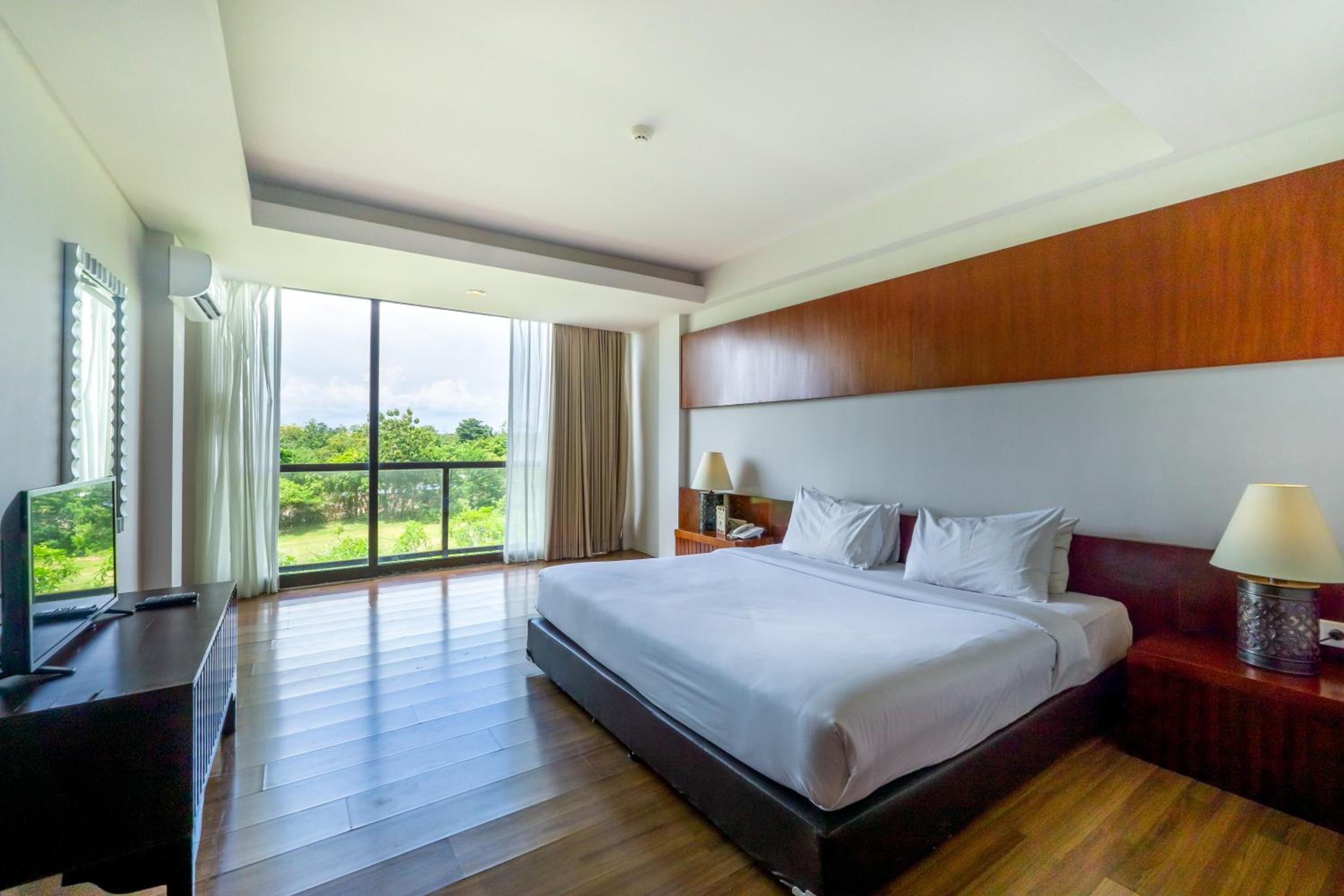 Two Bedroom Suite Golf View - Photo 2