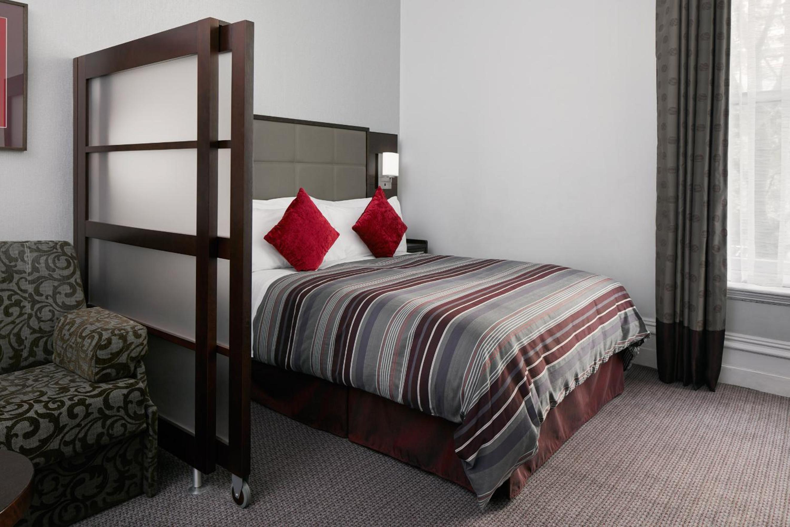 One-Bedroom Suite with Kitchenette