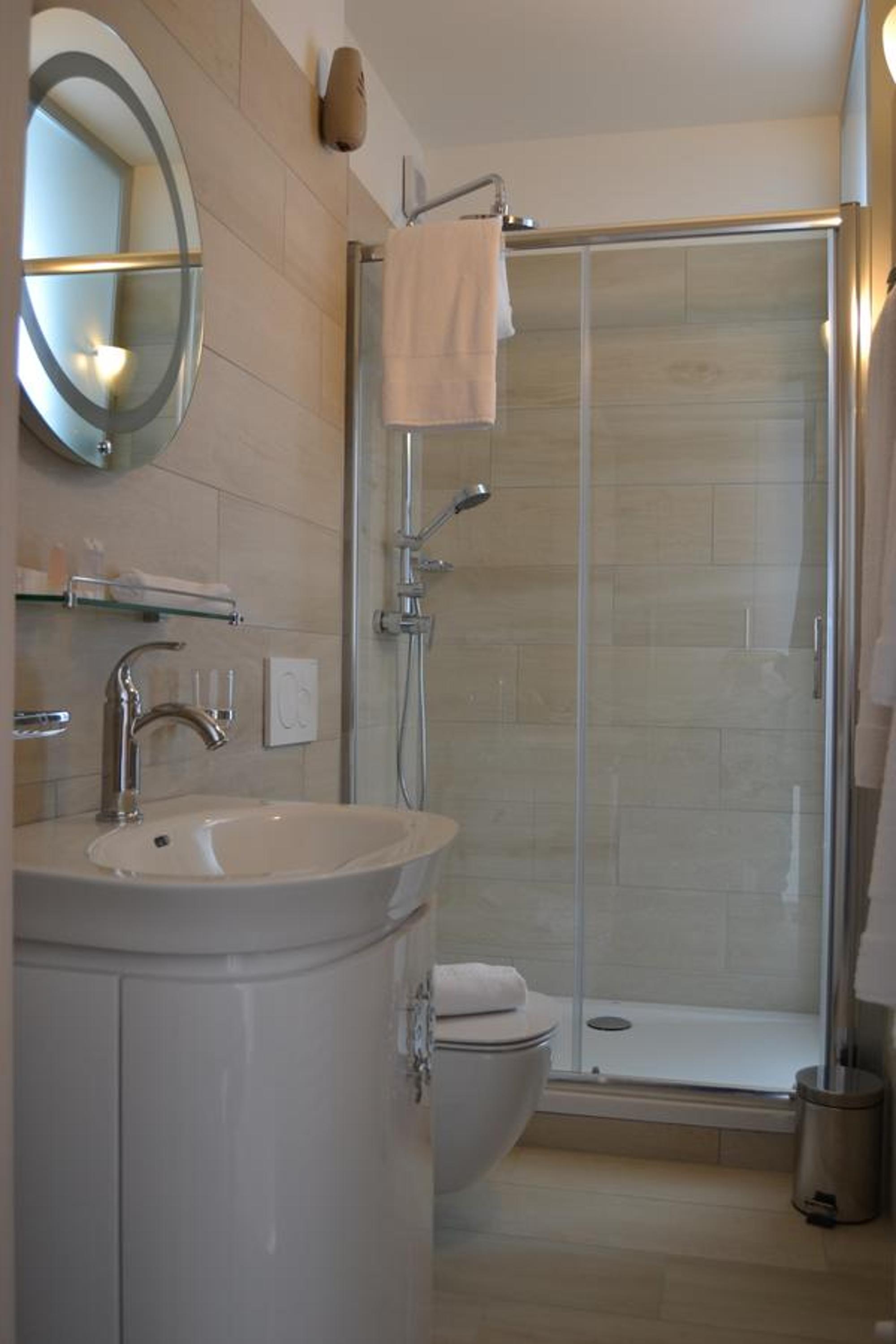 Double Room - Photo 2