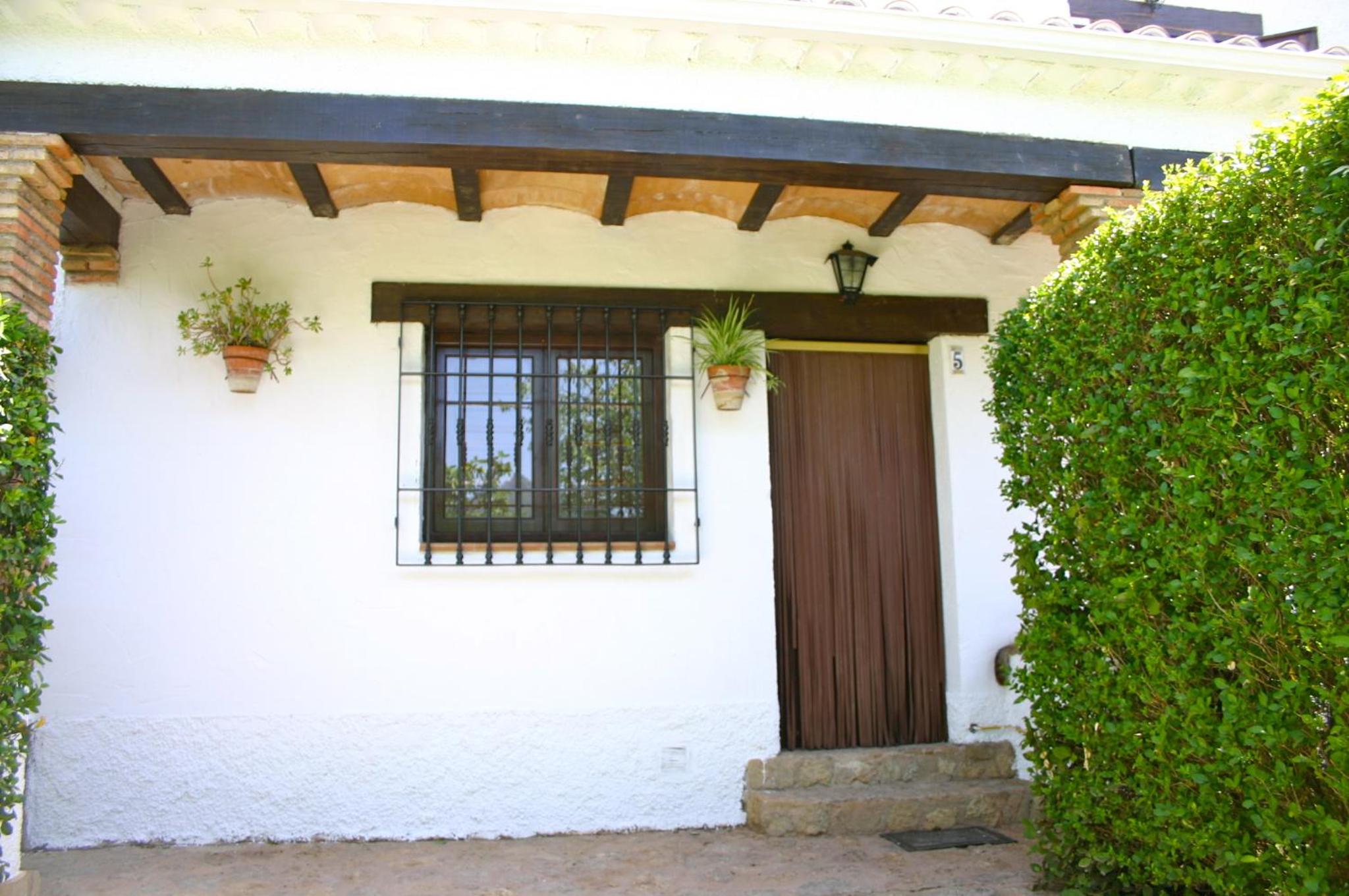 Three-Bedroom House photo 3
