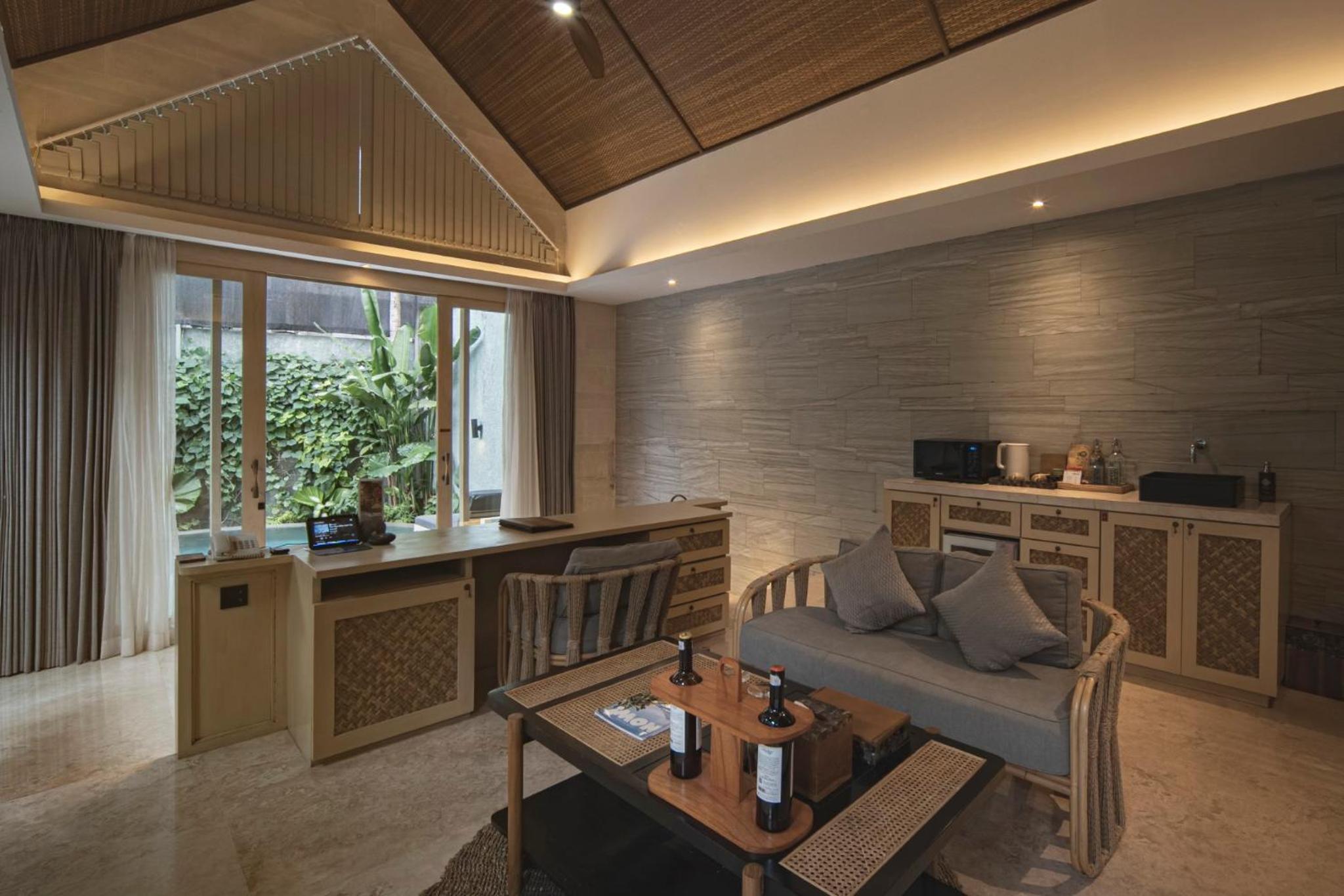 Smart One-Bedroom Private Pool Villa - Near Construction - Photo 5