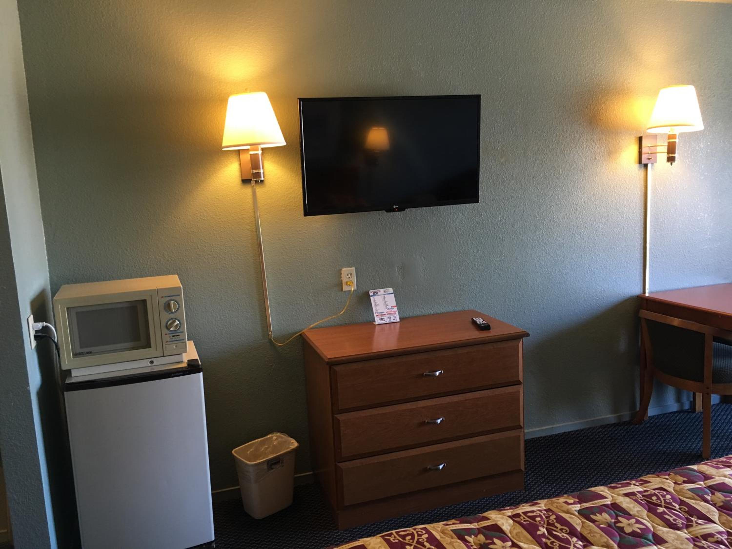 King Room - Non-Smoking photo 2