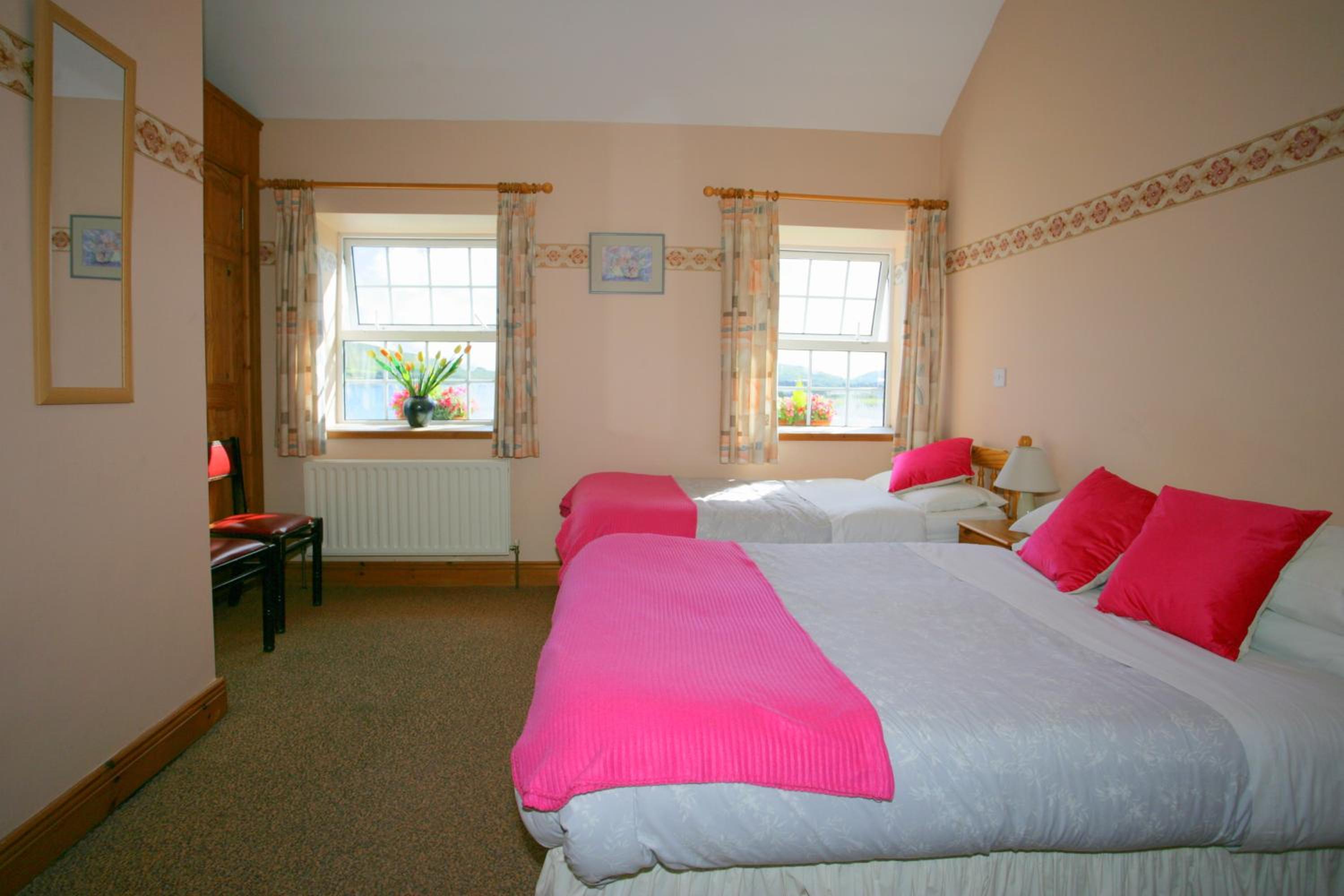 Deluxe Twin Room - Photo 2