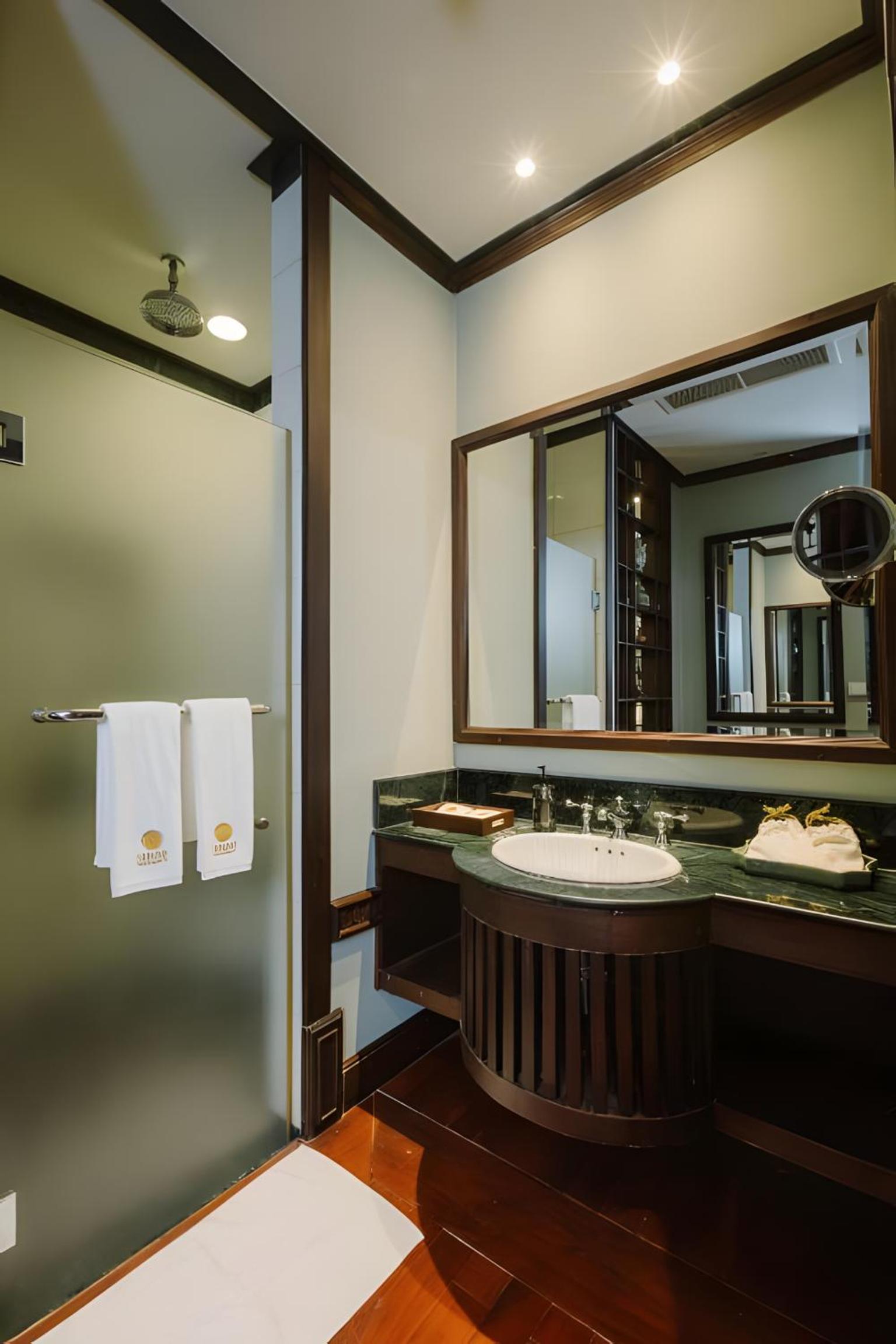 Deluxe King Room photo 2