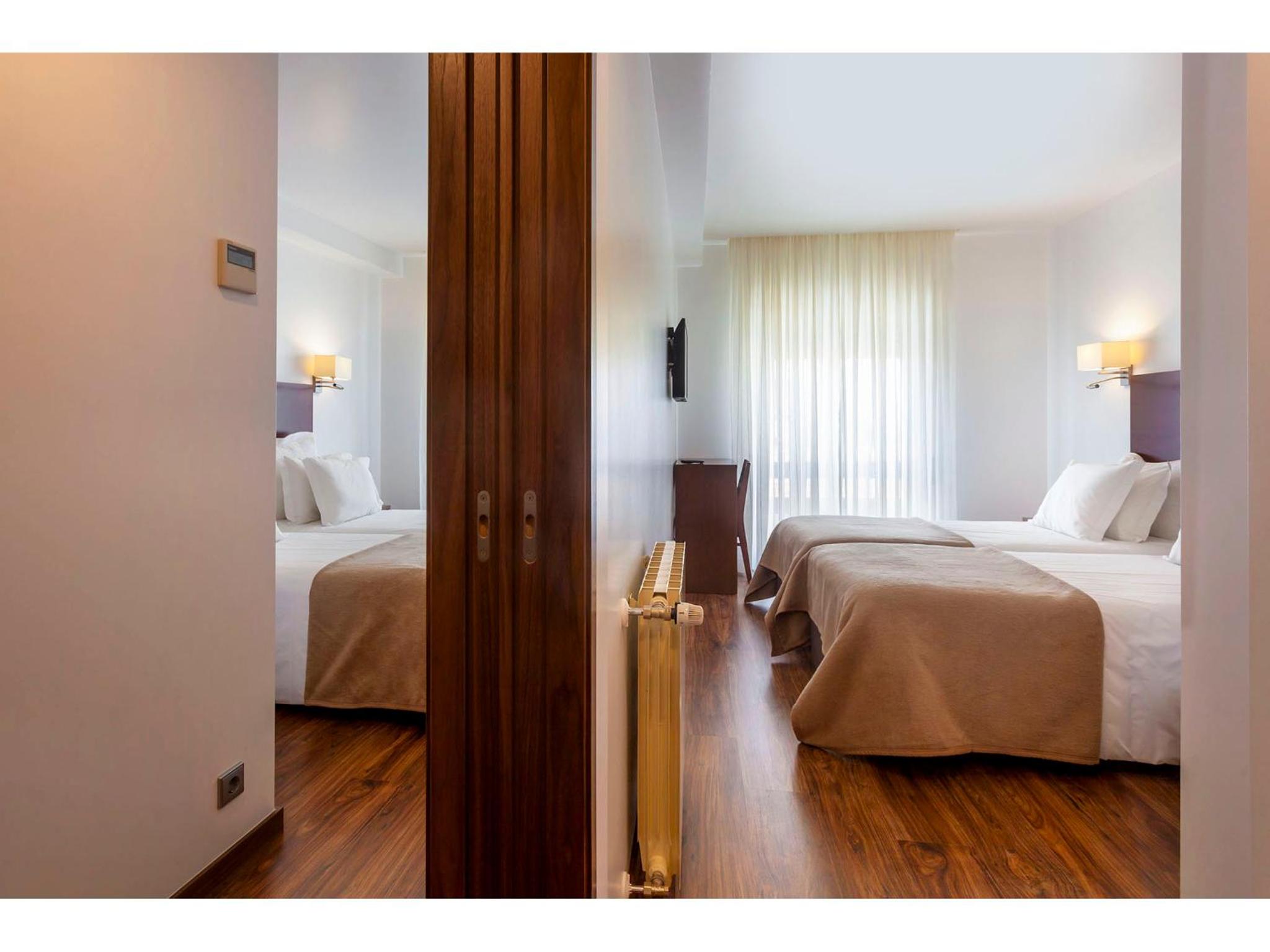Standard Double or Twin Room - Photo 2