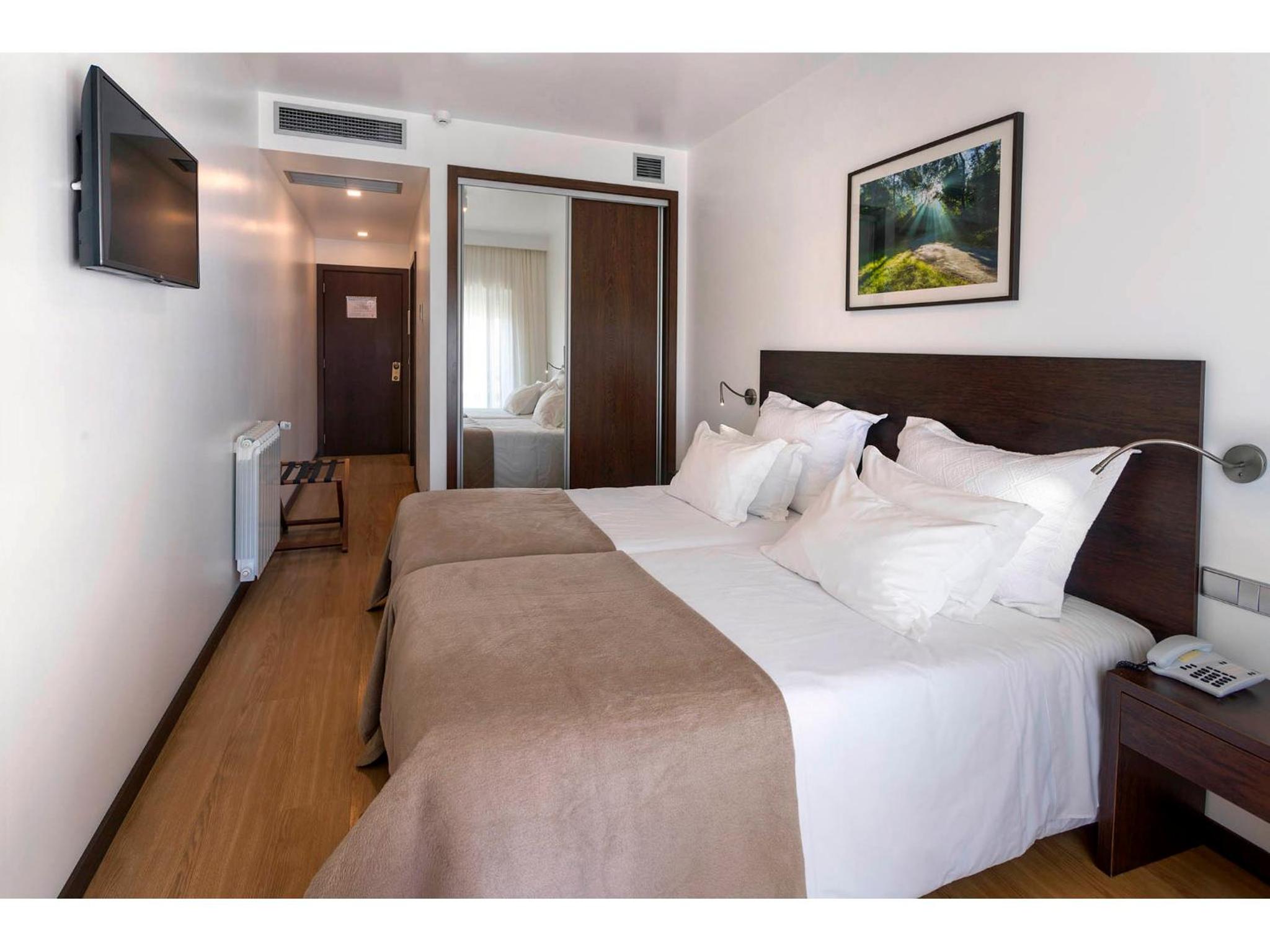 Superior Double or Twin Room - Photo 7