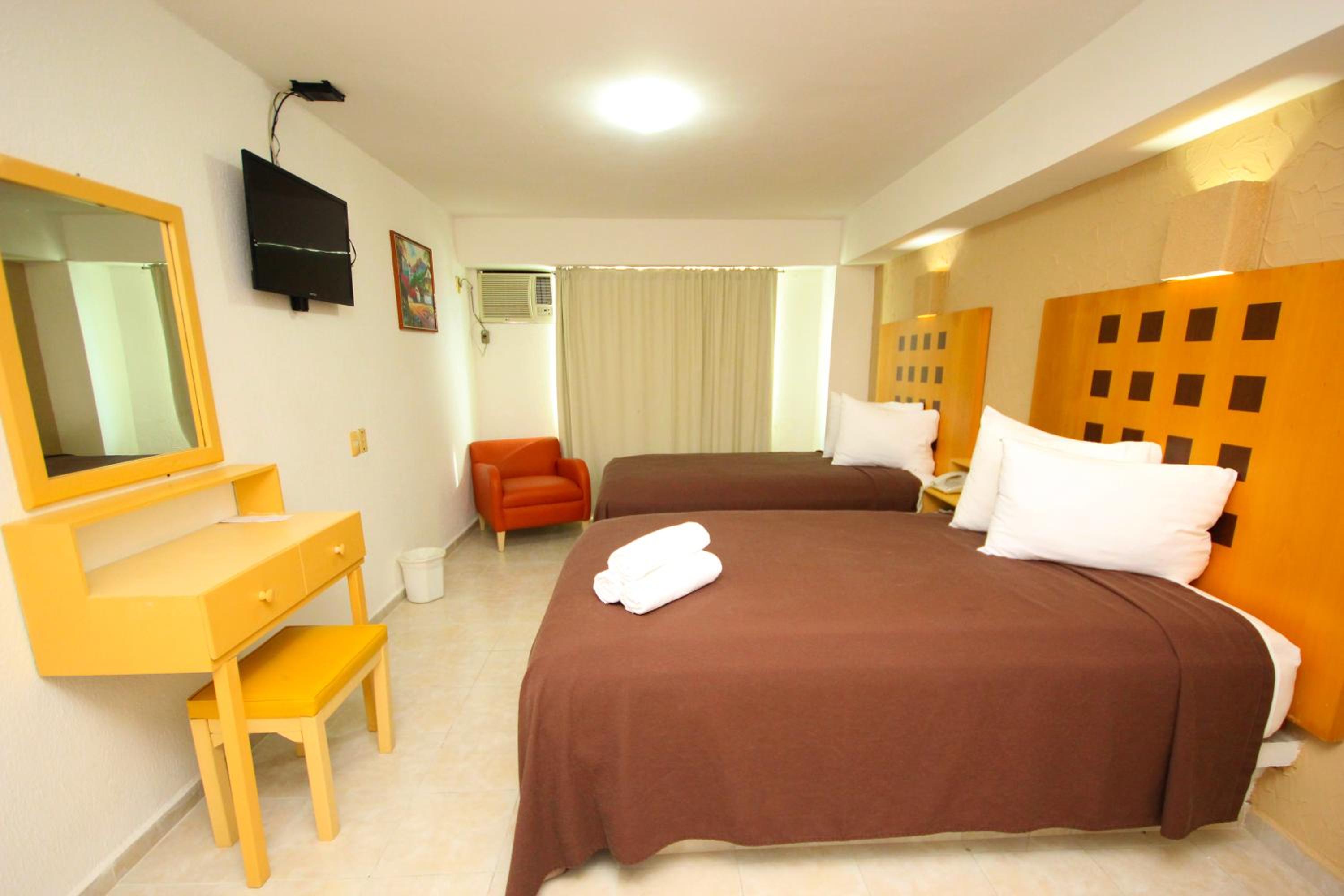 Double Room with Two Double Beds - Photo 3