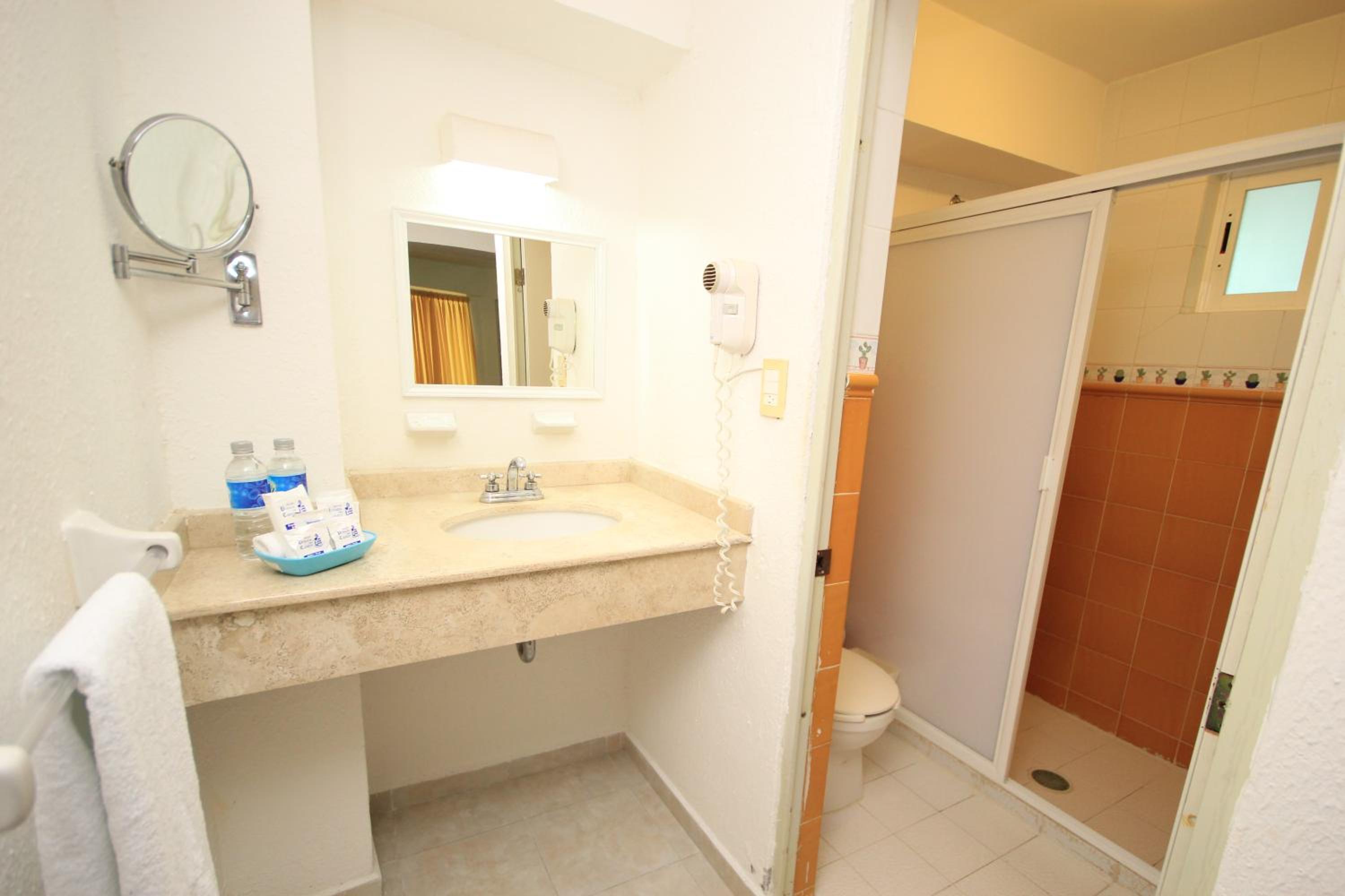 Double Room with Two Double Beds - Photo 4