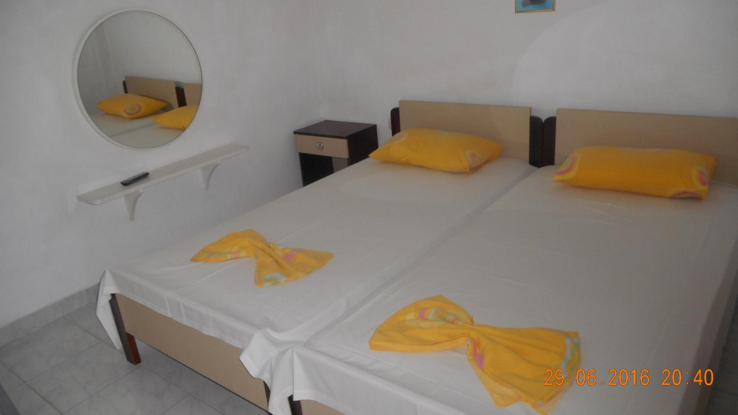 Two-Bedroom Apartment (4-5 Adults) photo 2