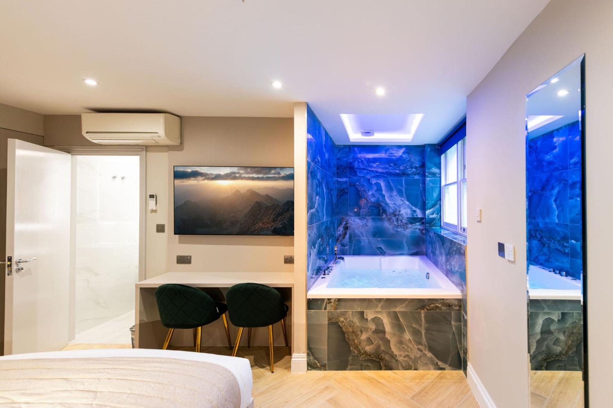 Deluxe Double Studio with Jacuzzi photo 1