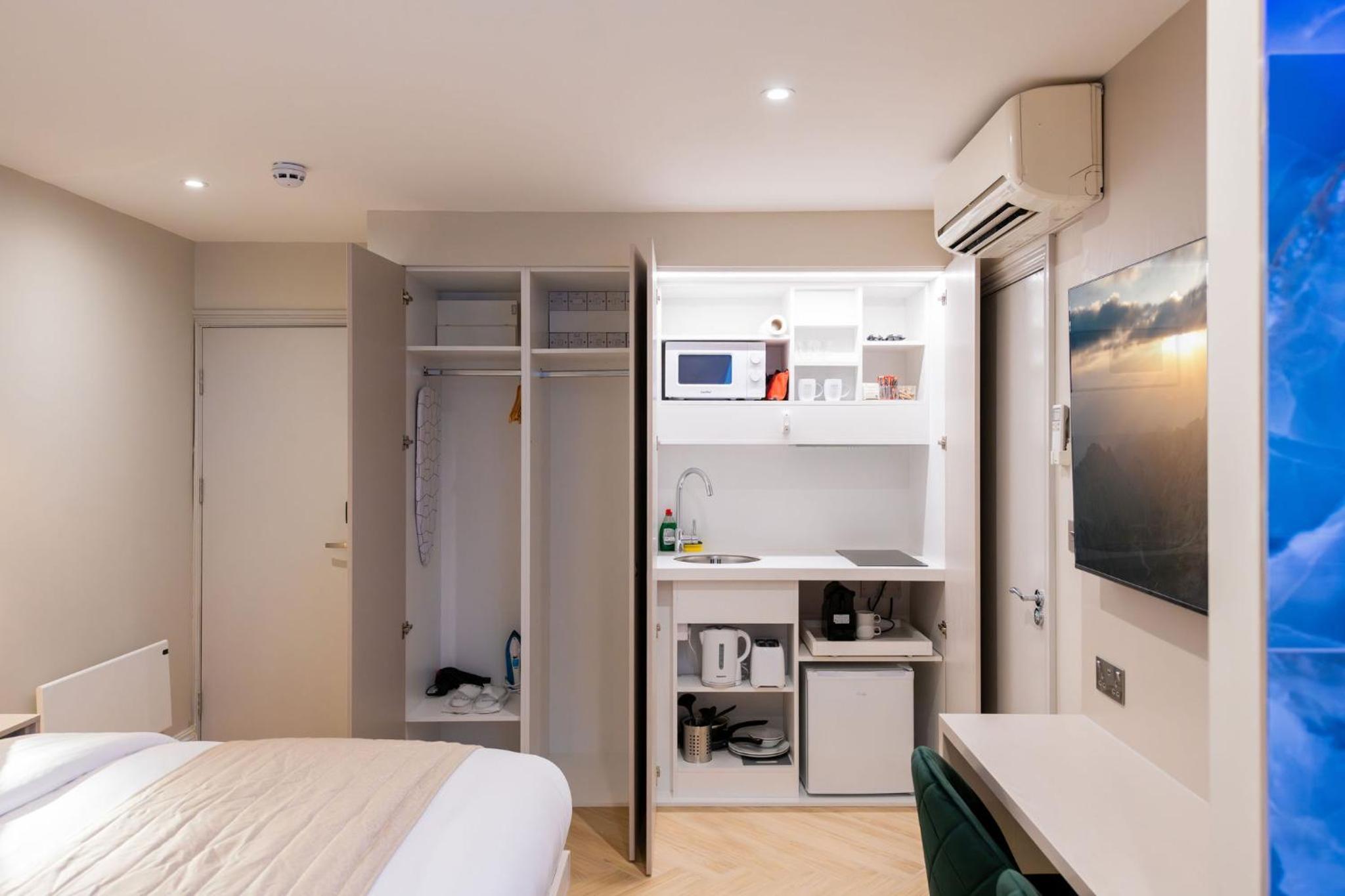 Deluxe Double Studio with Jacuzzi photo 2