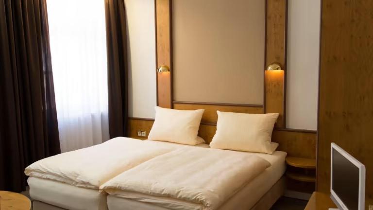 Large Double Room photo 2