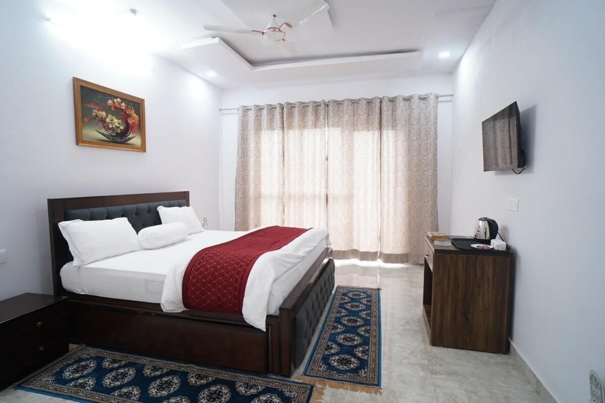 Deluxe Double Room with Balcony photo 1