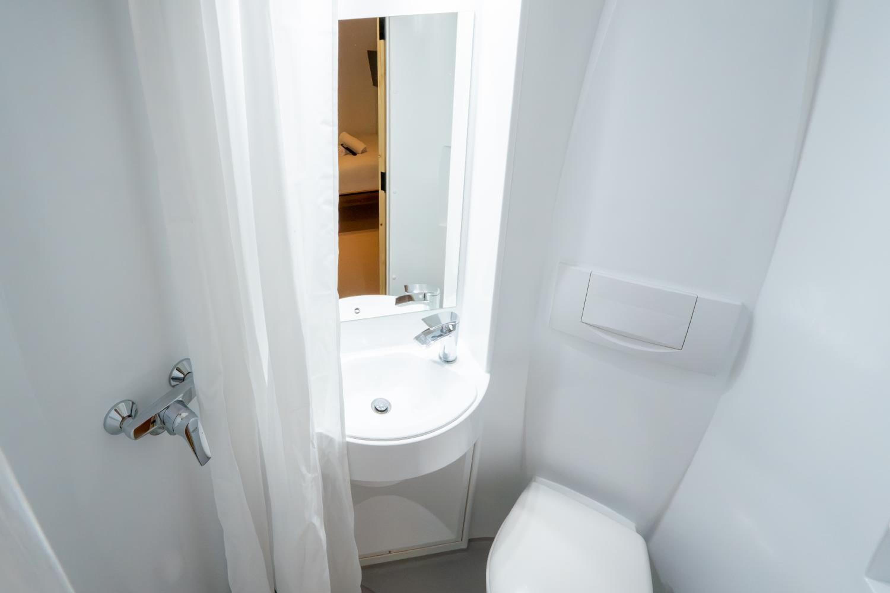 Small Double Room without Window photo 2