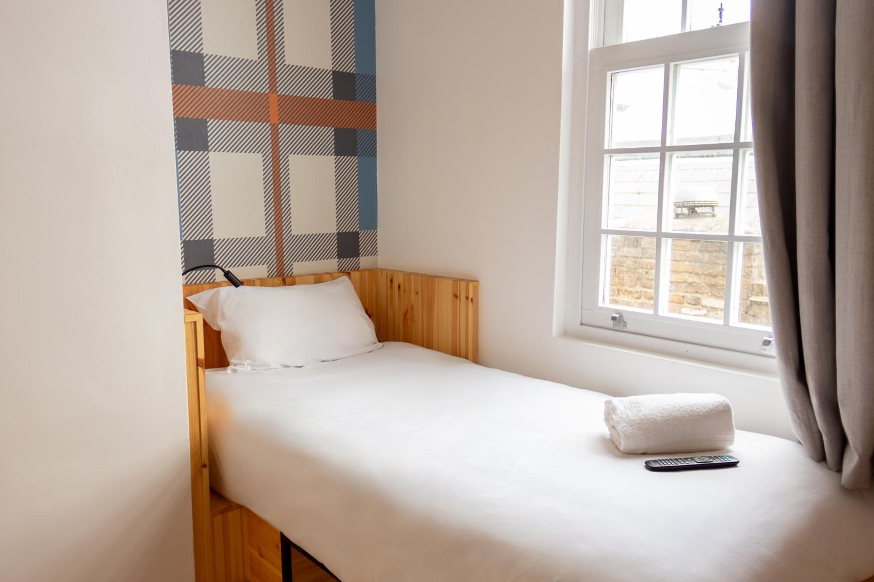 Single Room with Window photo 2