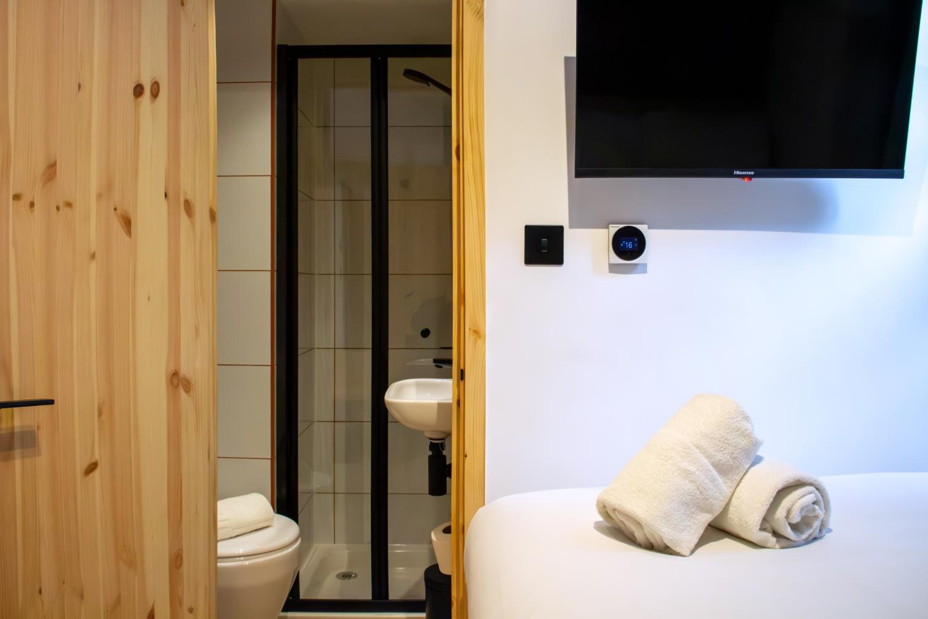 Single Room with Window photo 3