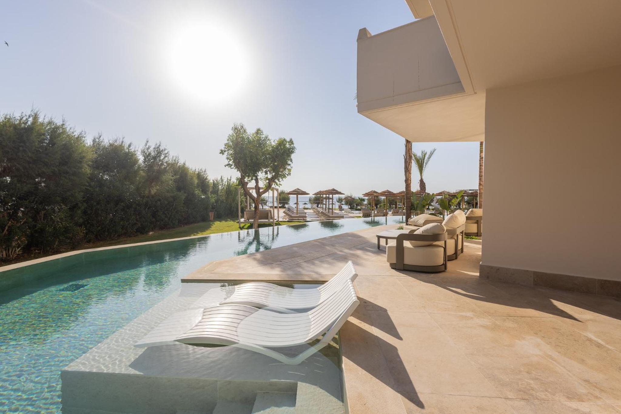 Executive Suite Swim-up Sharing Pool - Photo 1