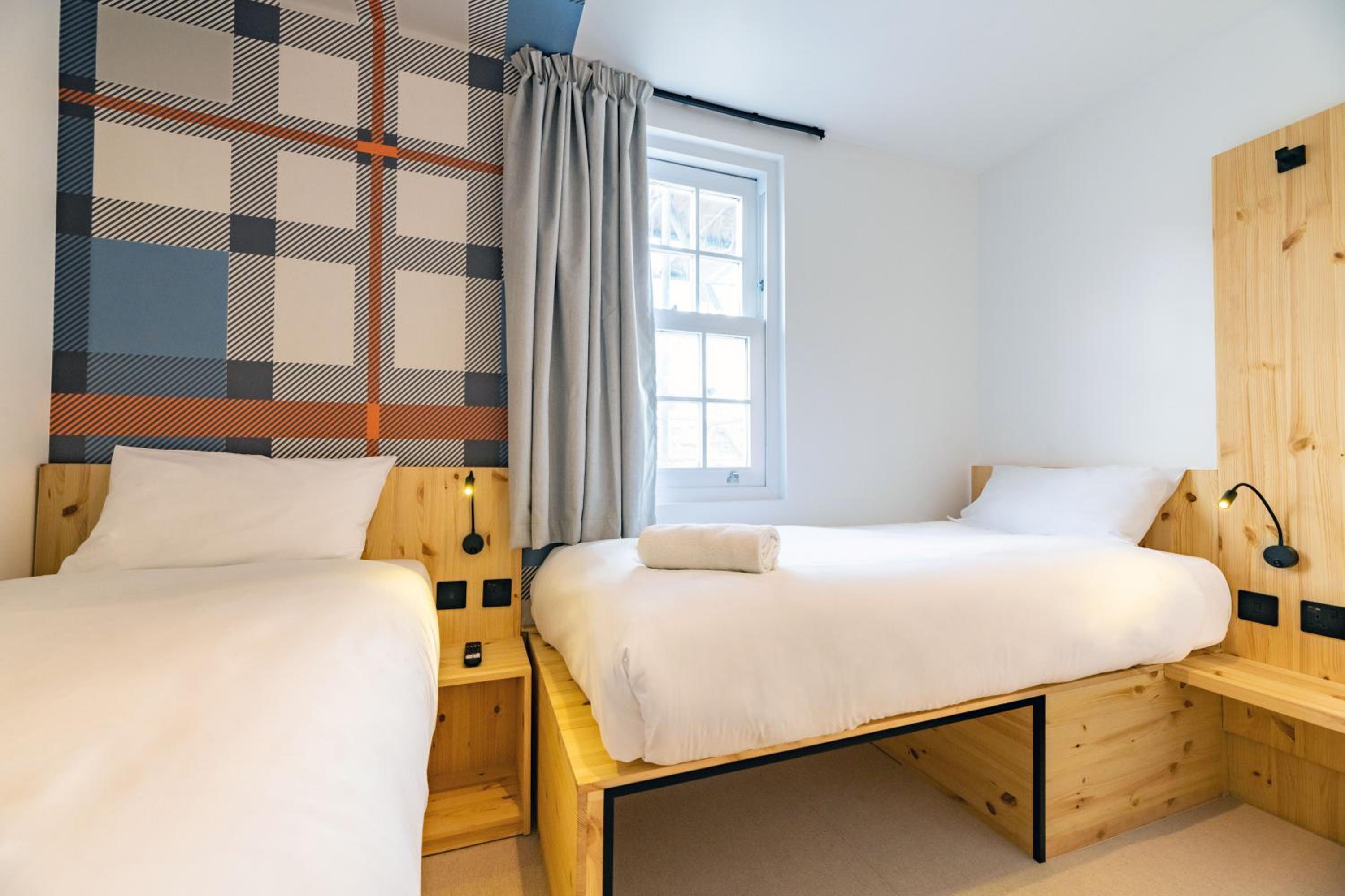 Twin Room with Window