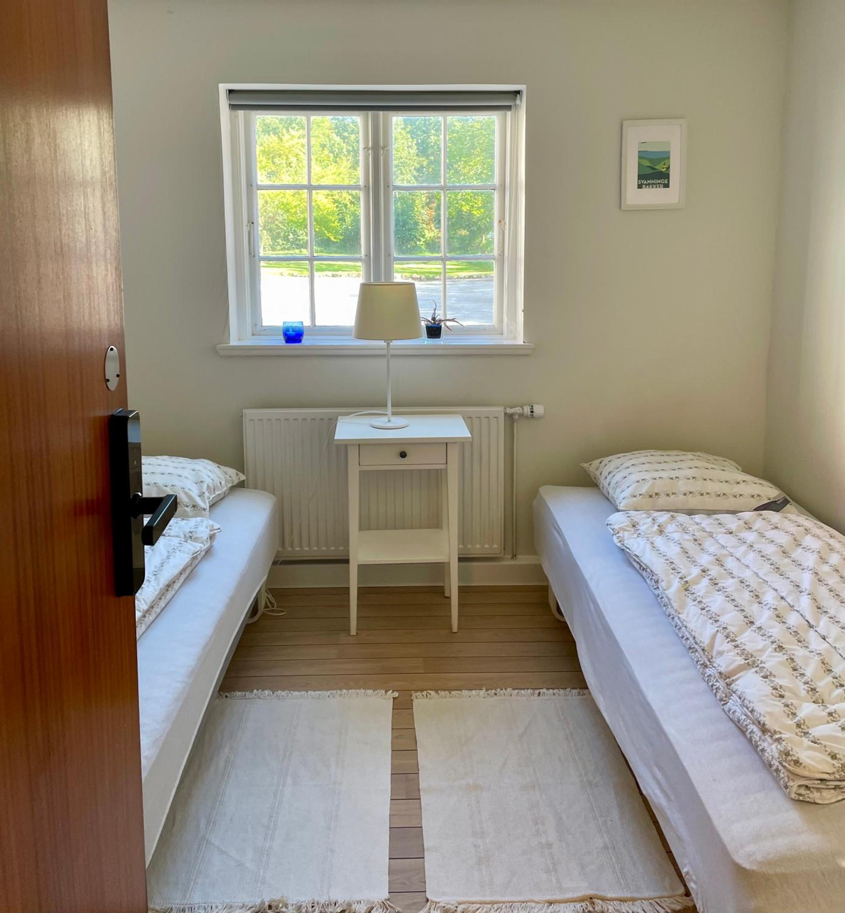 Twin Room with Shared Toilet photo 2