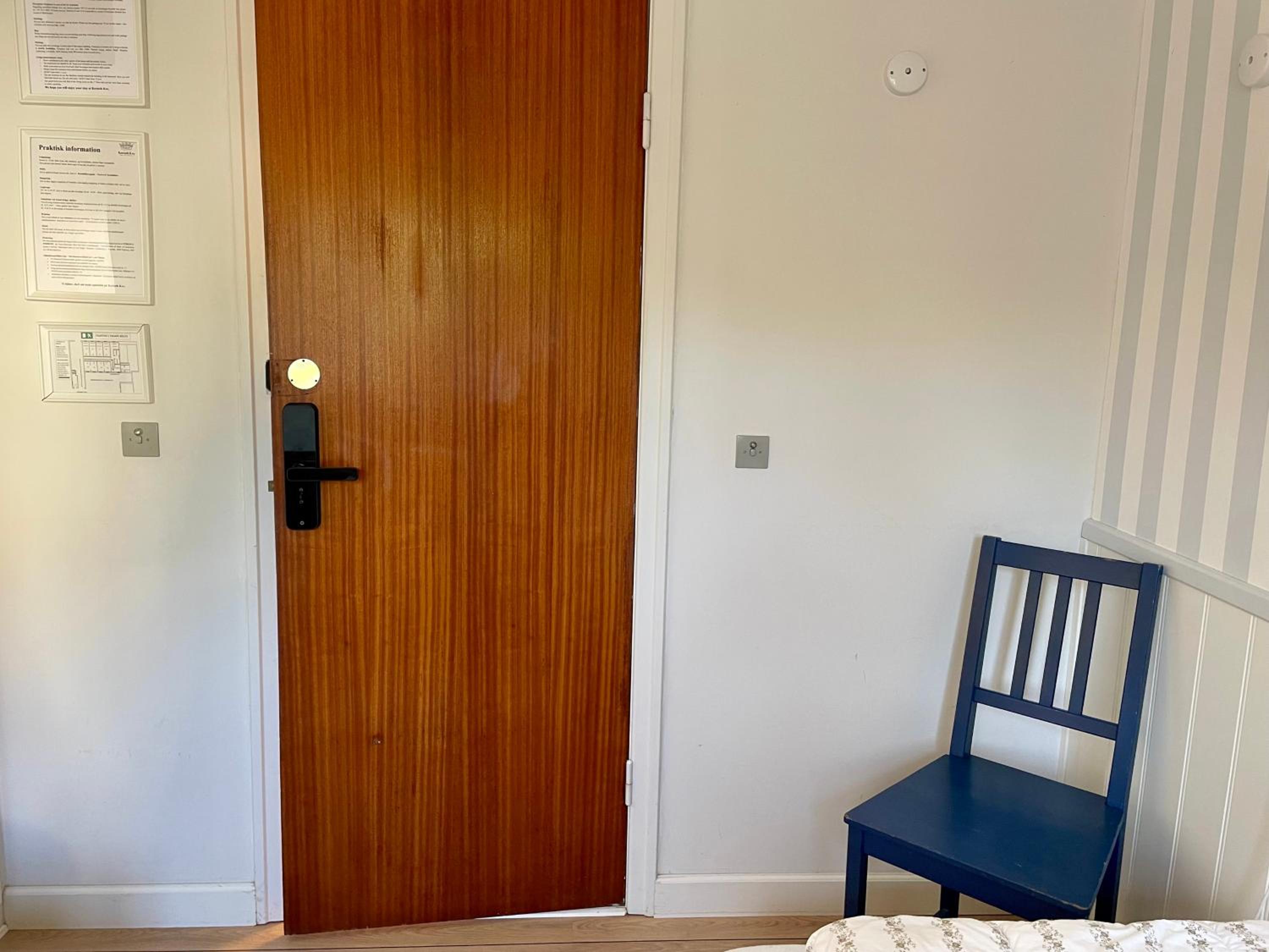Twin Room with Shared Toilet photo 1