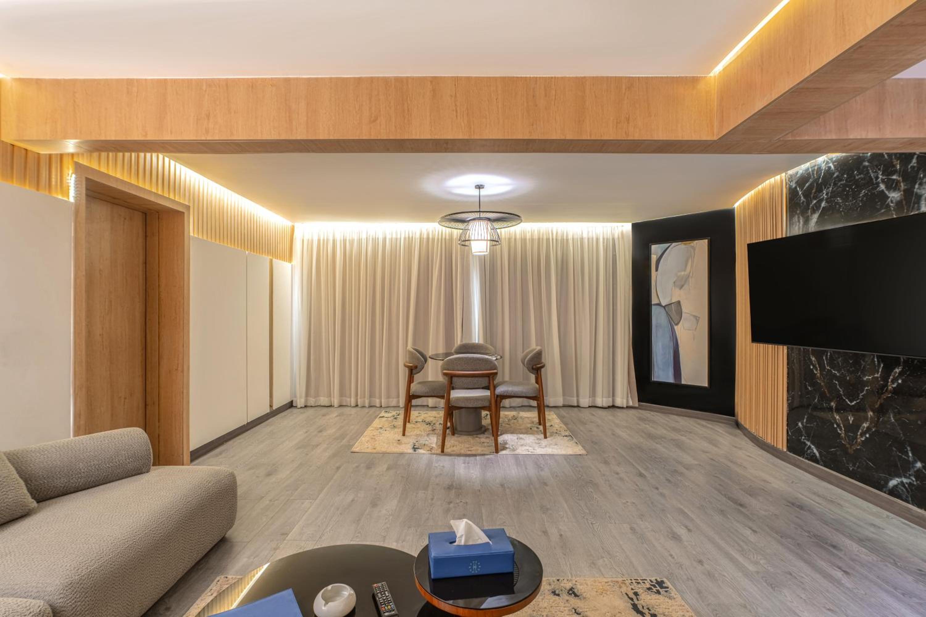Deluxe Suite