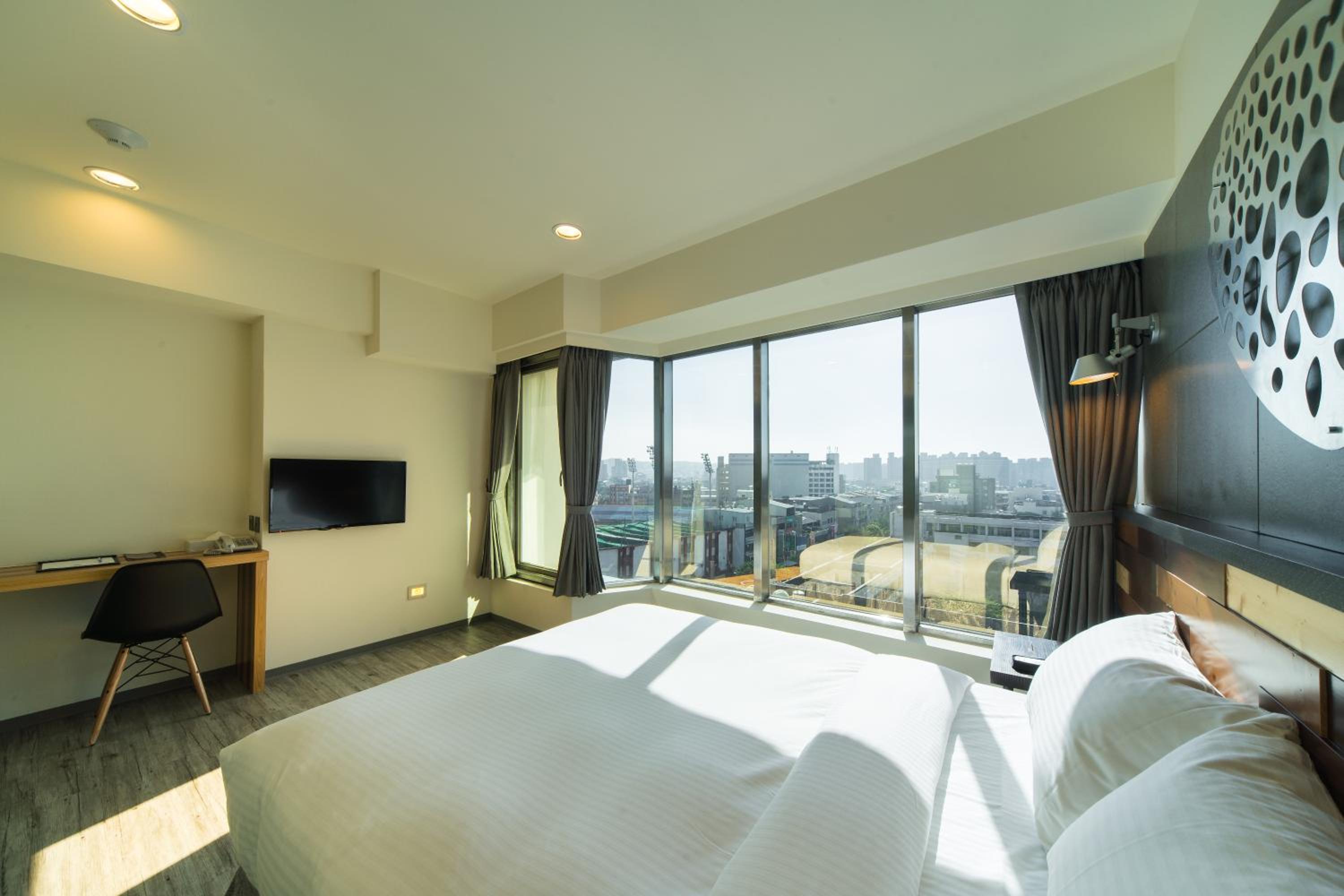 Double or Twin Room with City View photo 2
