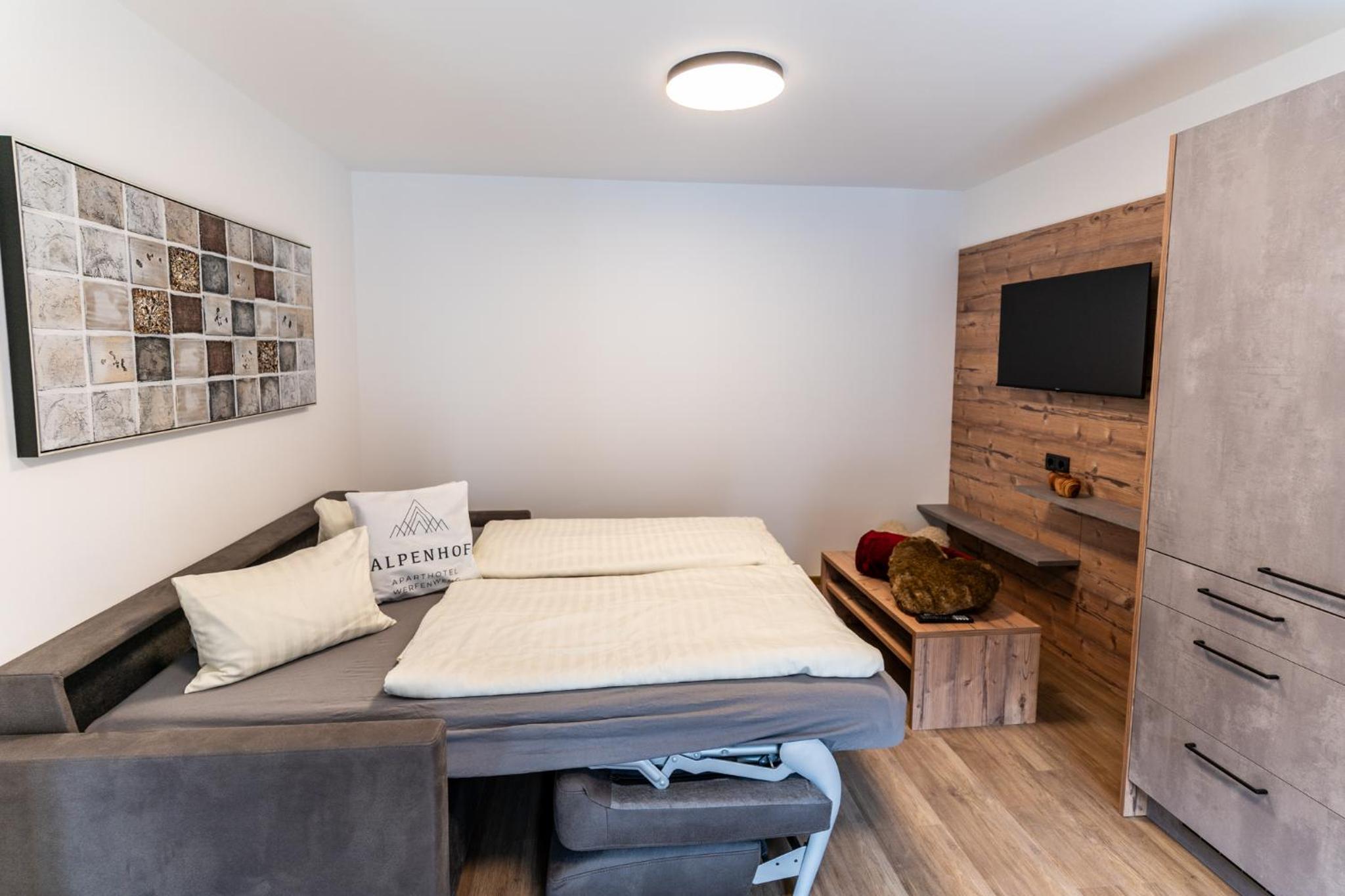 One-Bedroom Apartment with Balcony photo 2