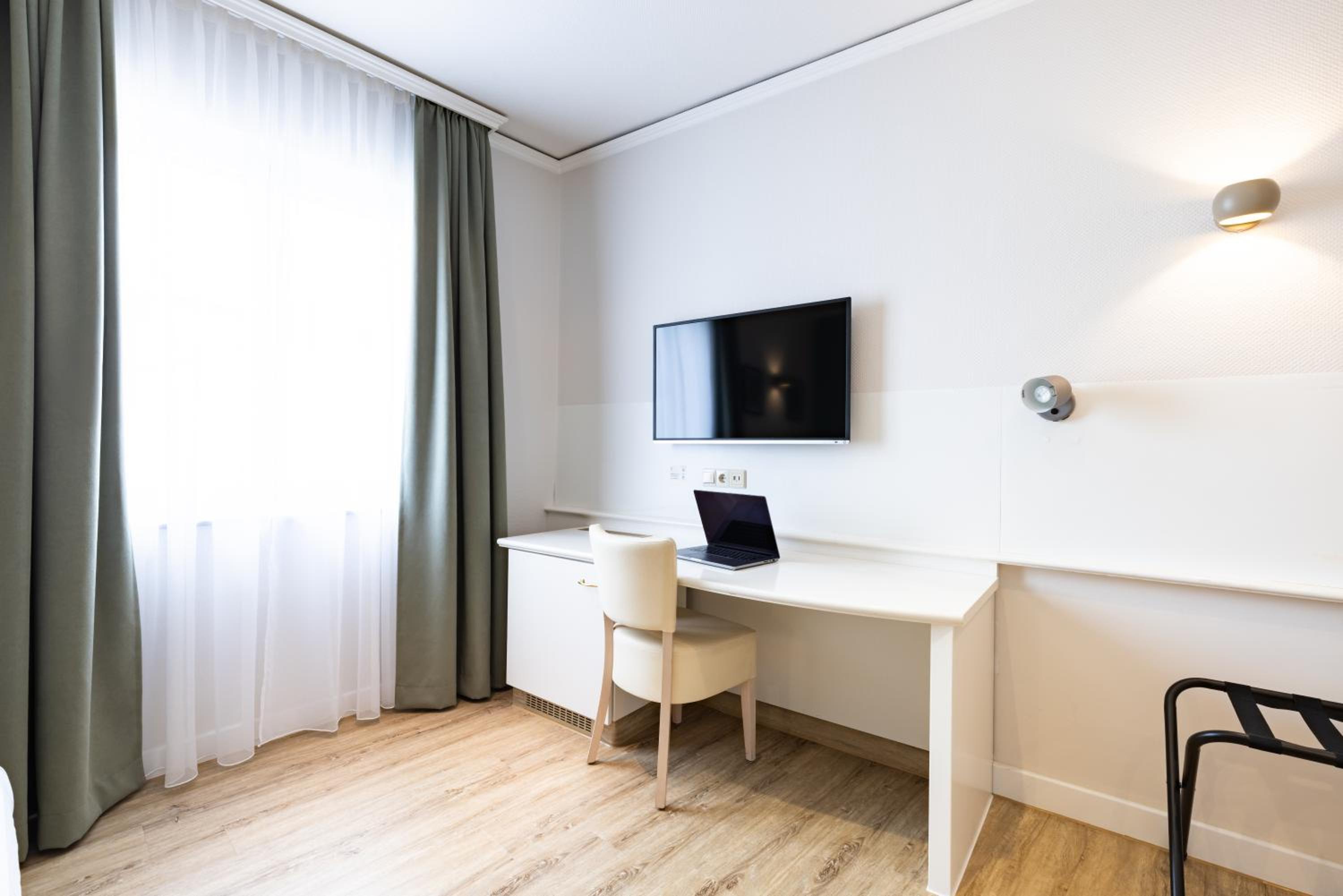 Premium Single Room photo 2