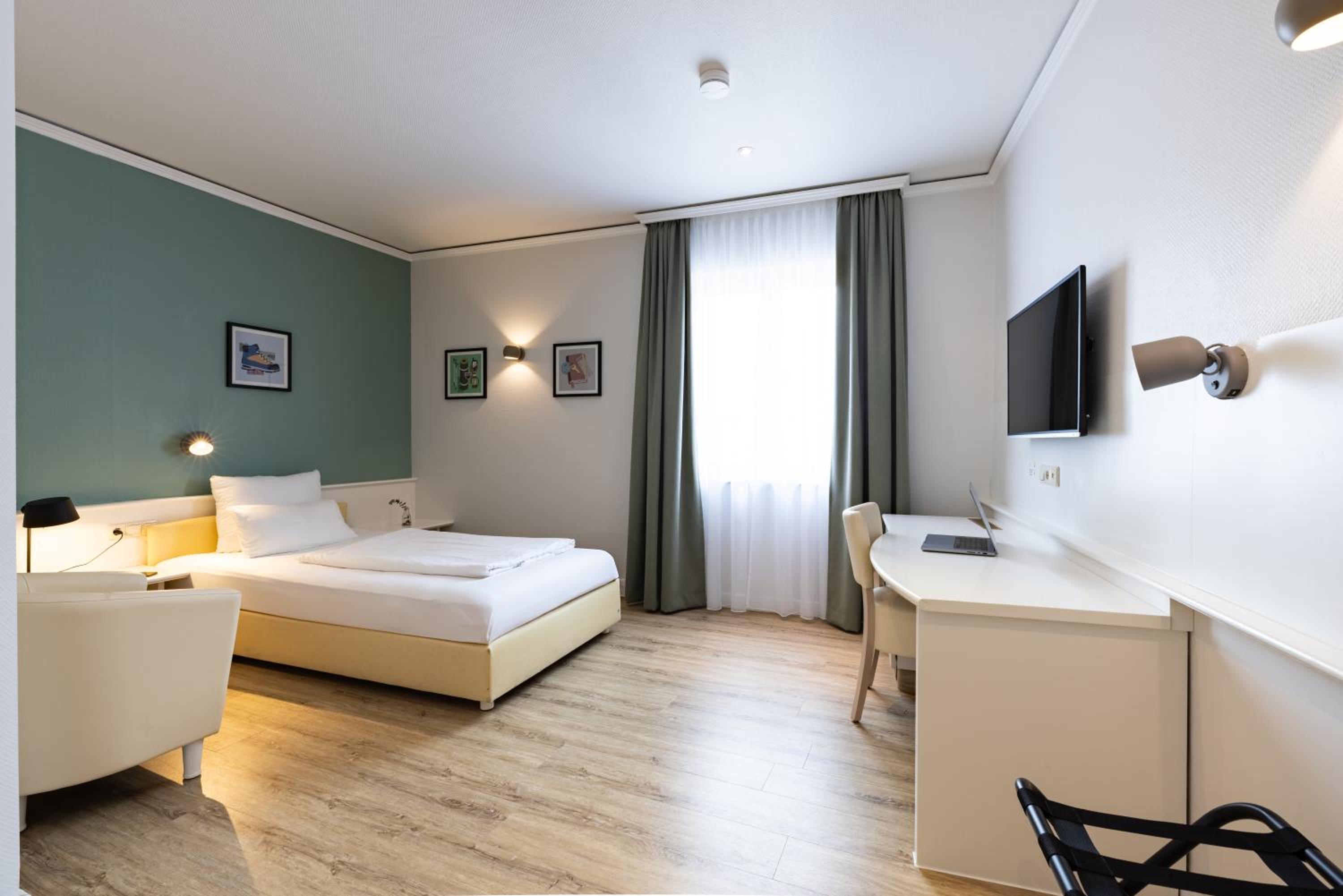 Premium Single Room photo 3