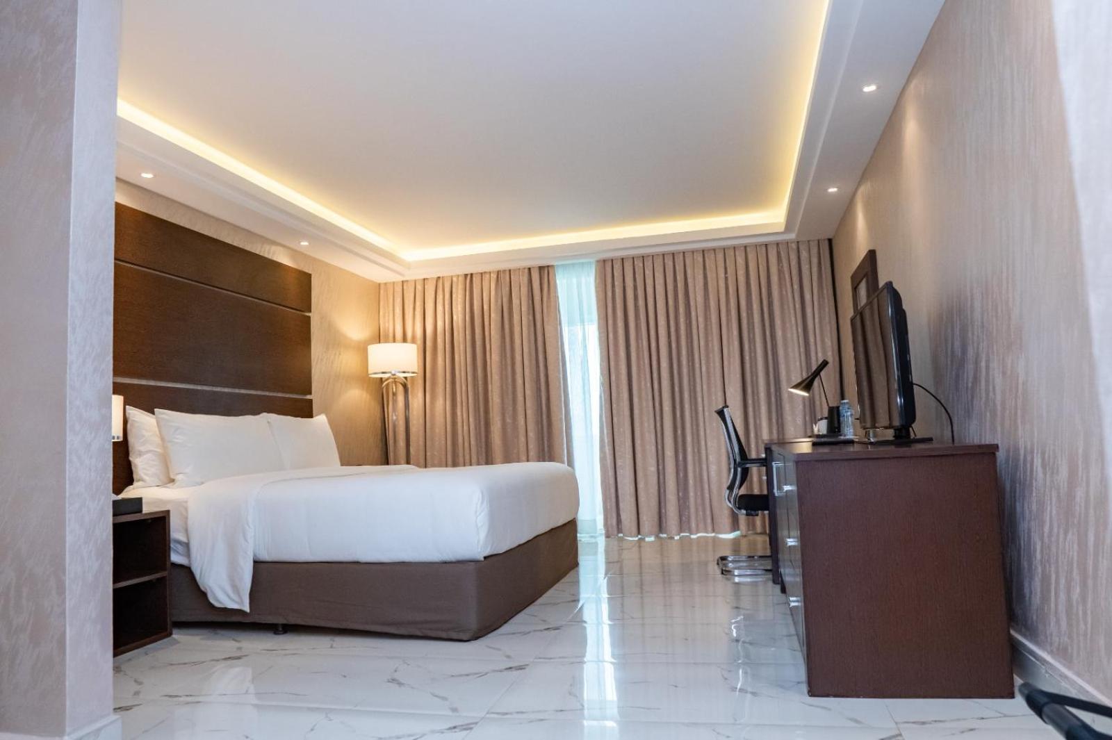 Deluxe King Room photo 1