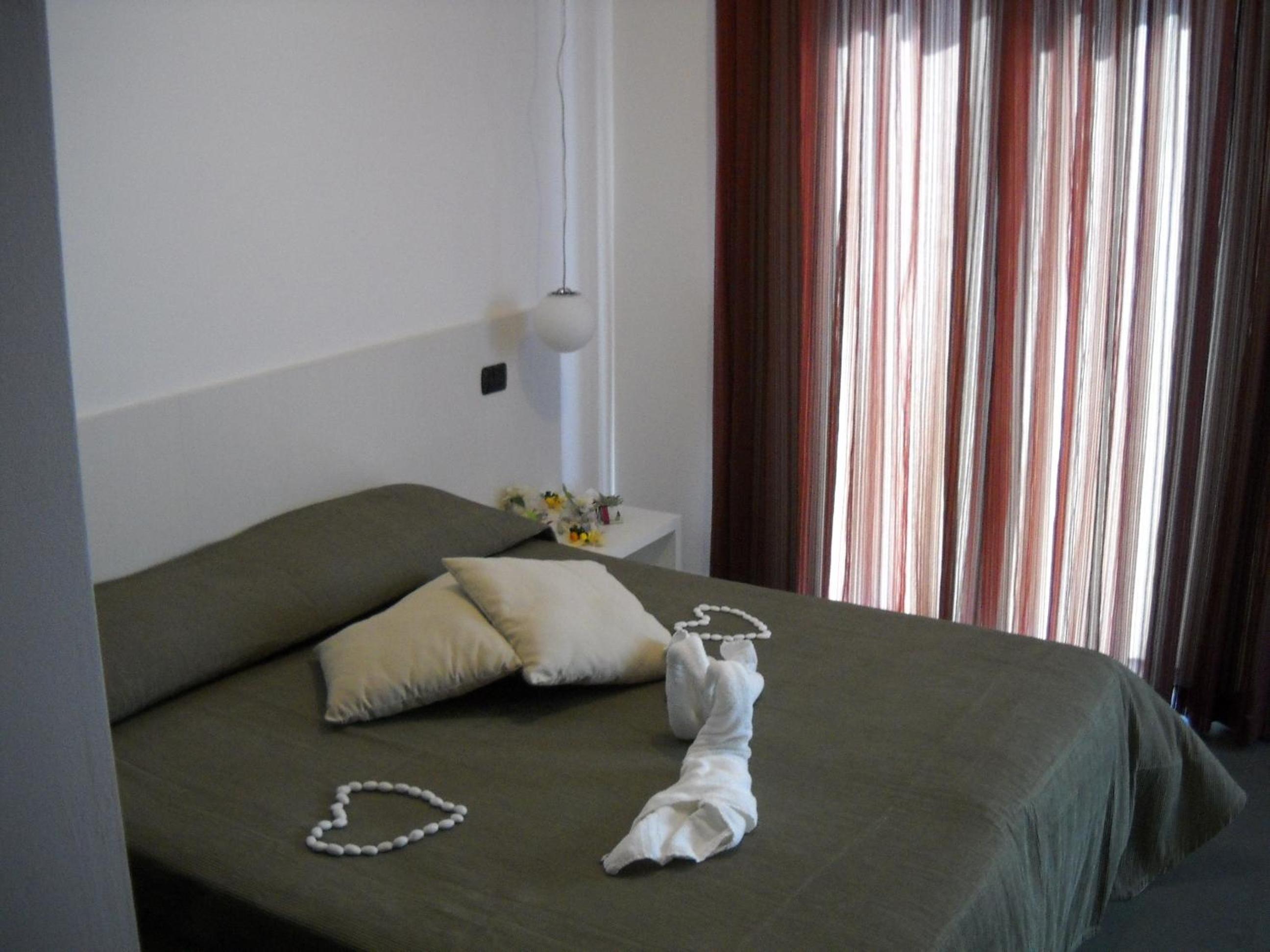 Double Room - Photo 10