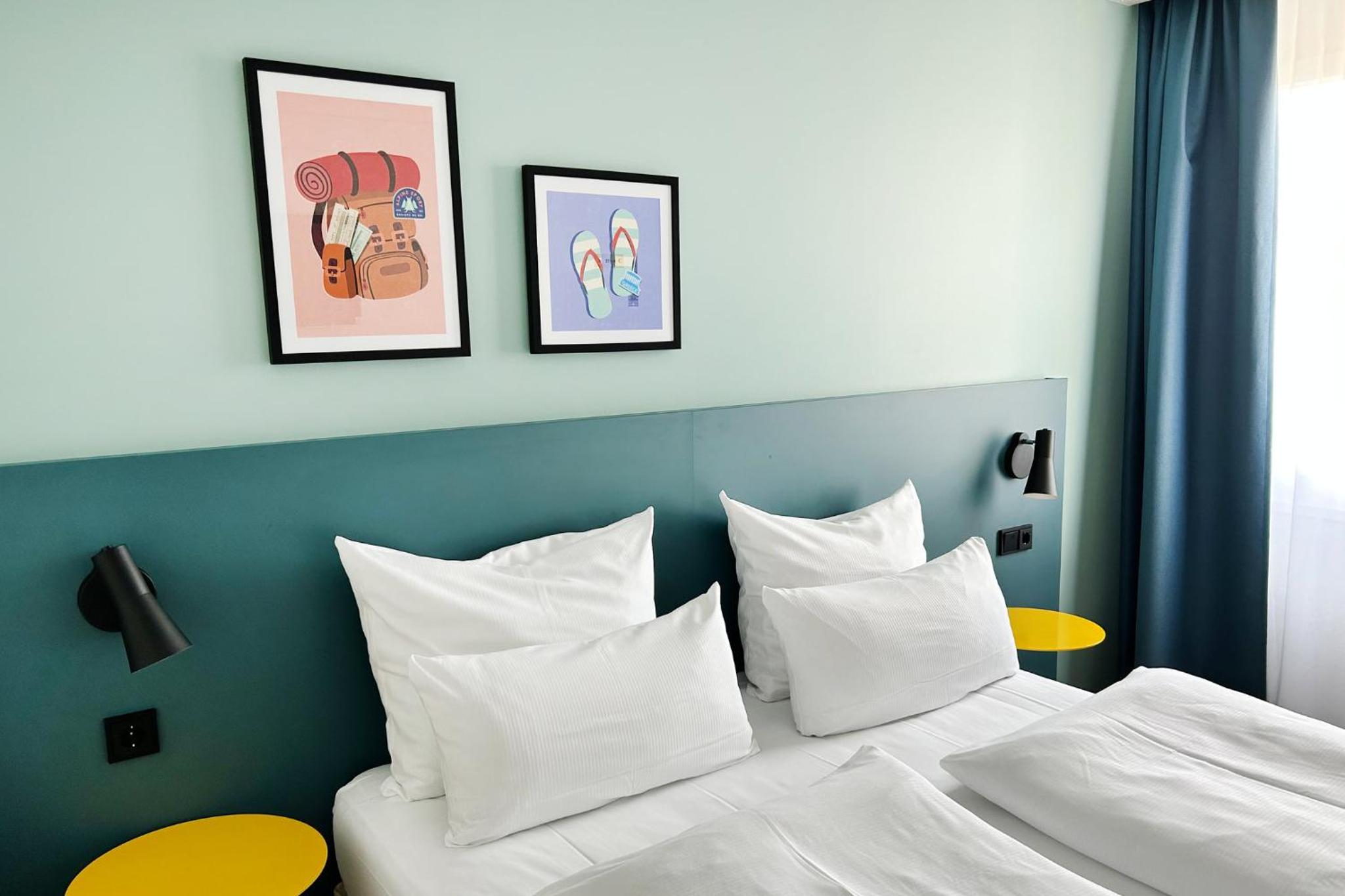 Standard Queen Room - Accessible photo 2