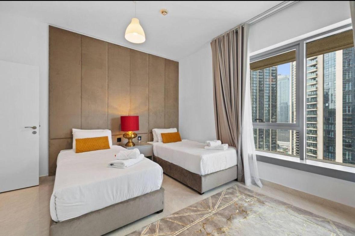 Two-Bedroom Apartment with Burj Khalifa and Fountains View photo 3