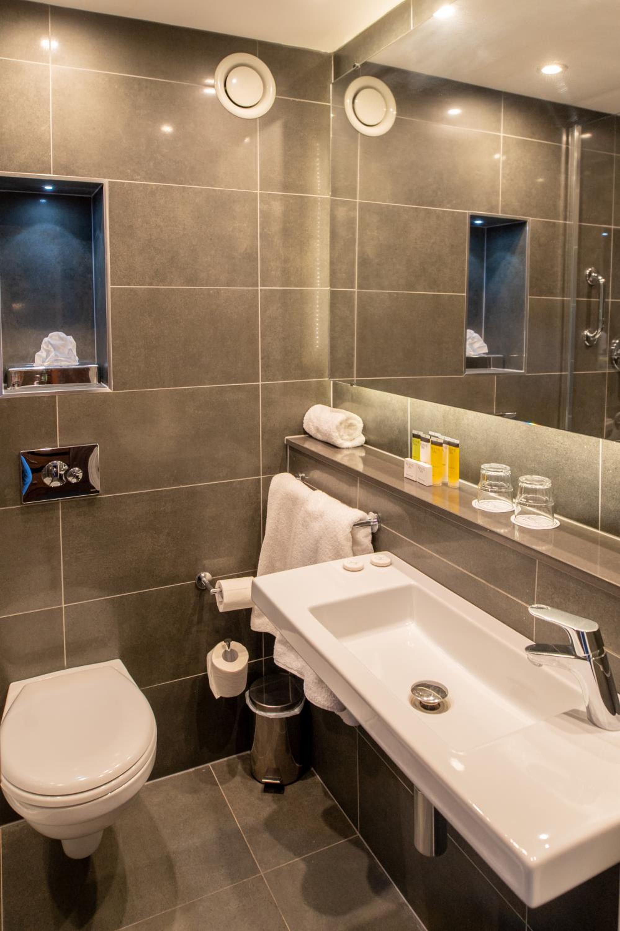 Standard Double or Twin Room - Photo 2