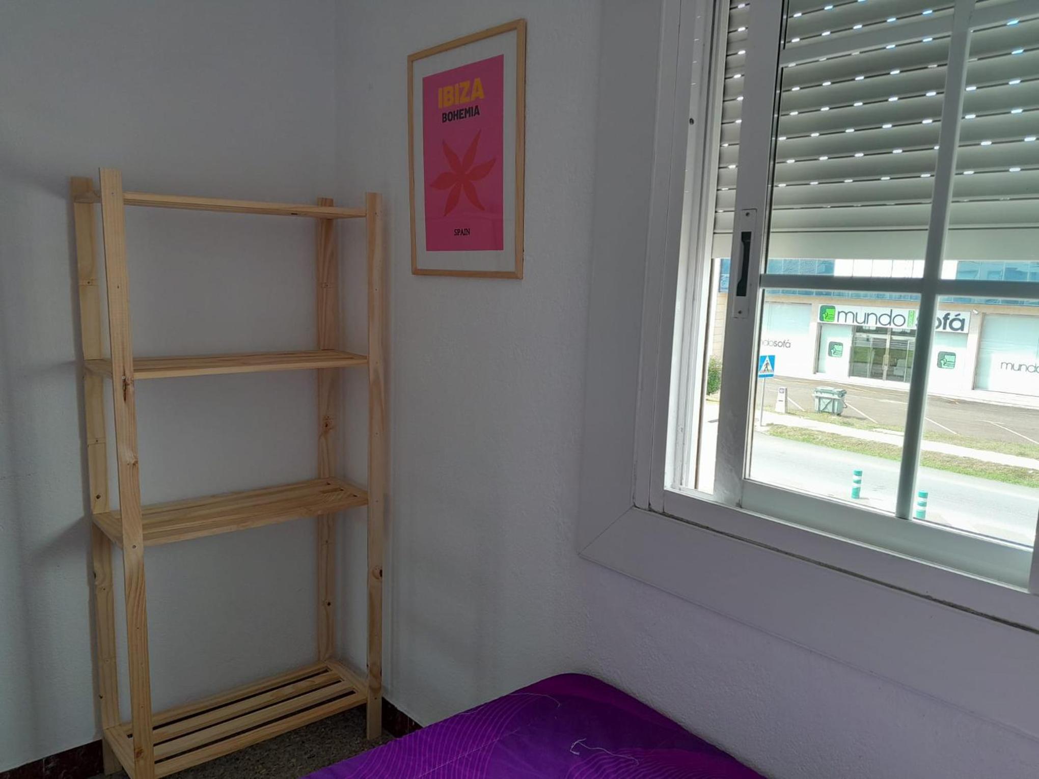 Single Room with Shared Bathroom