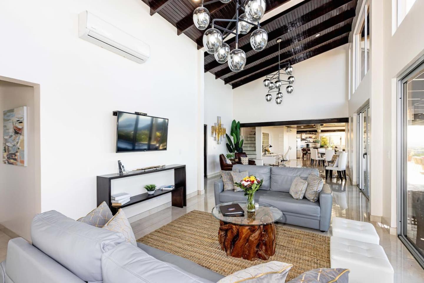 Four-Bedroom Holiday Home photo 3